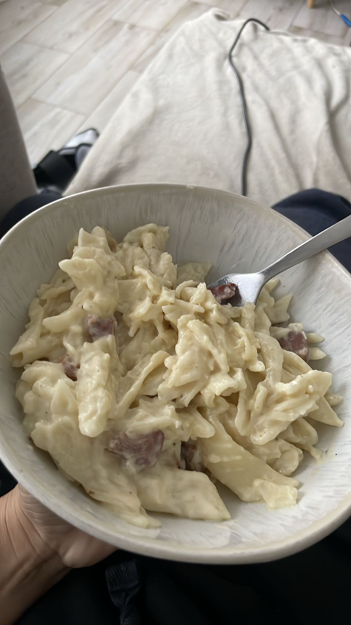 Paste cu sos alb și bacon