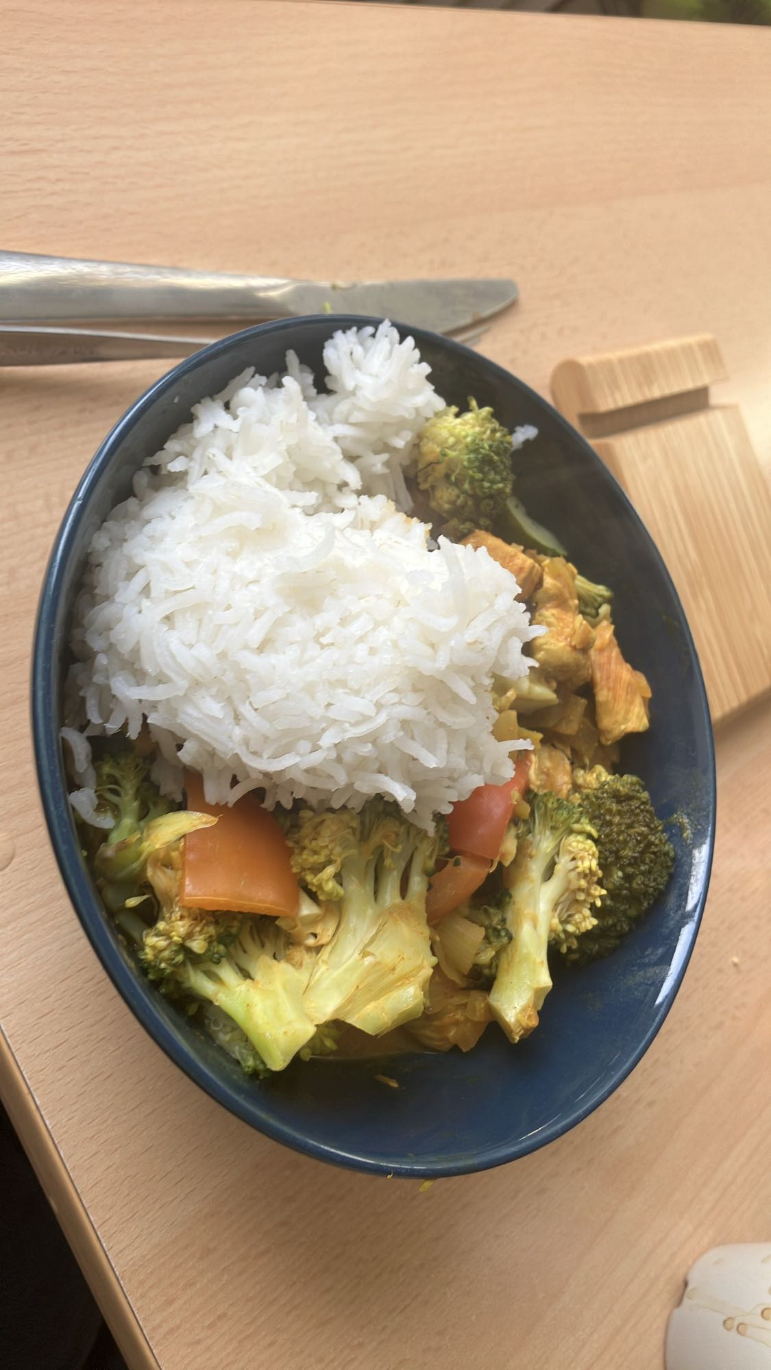 Frango com legumes e arroz