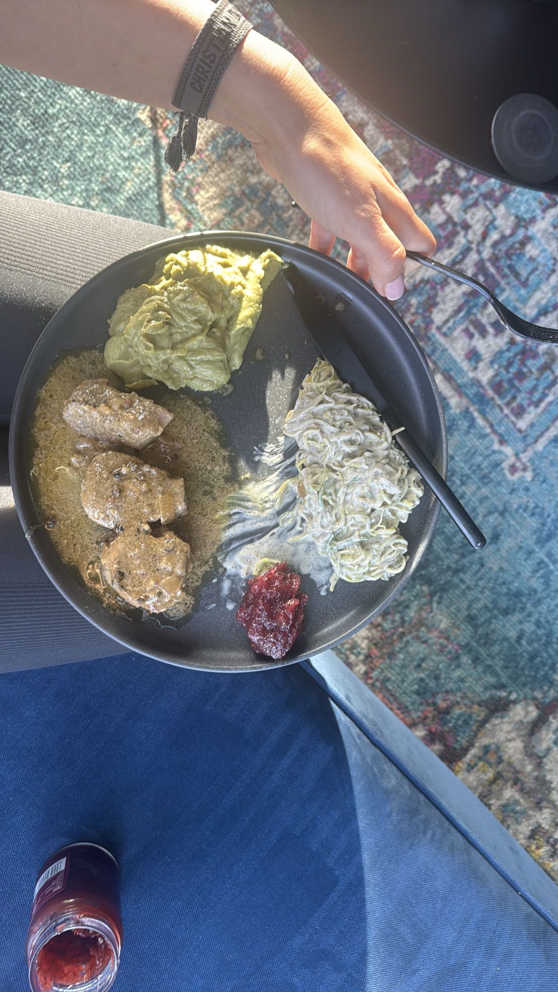 polędwiczki z sosem, makaron, dżem