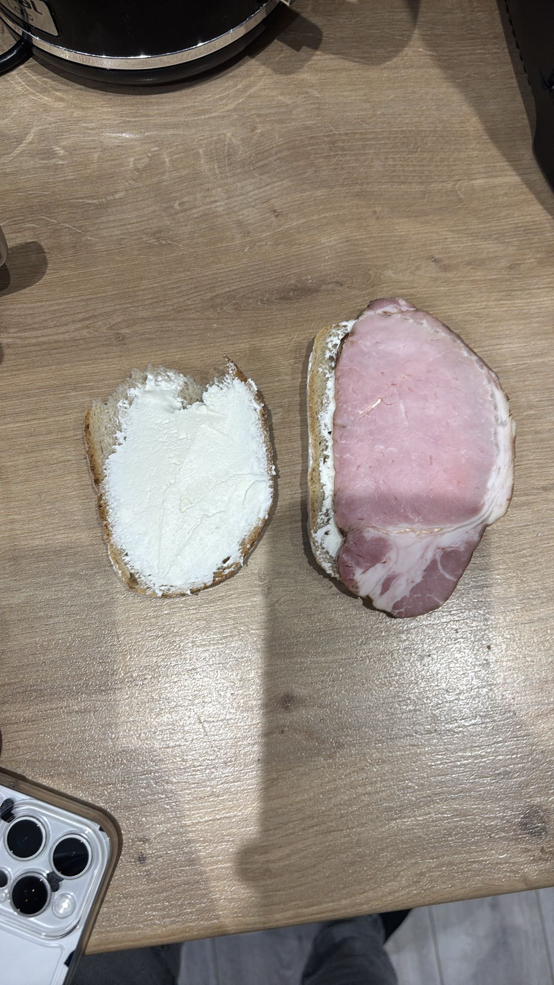 Kanapka z szynką i twarogiem