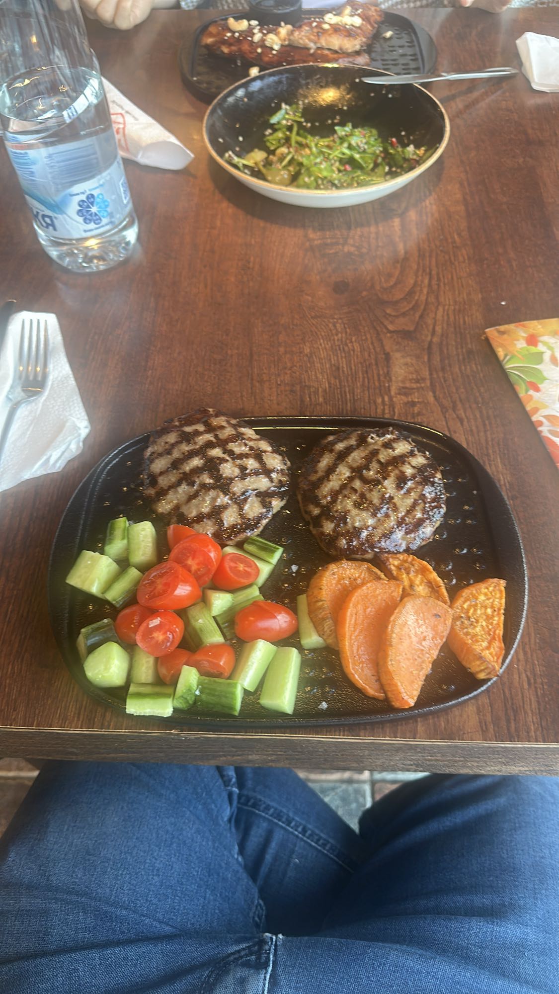 Grilled patties with veggies