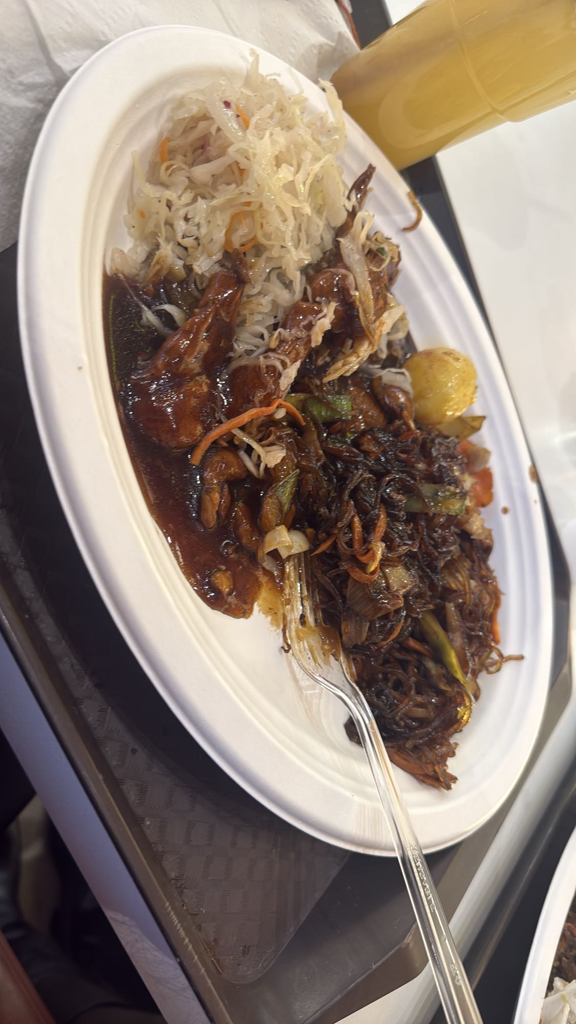 kurczak z makaronem i surówką