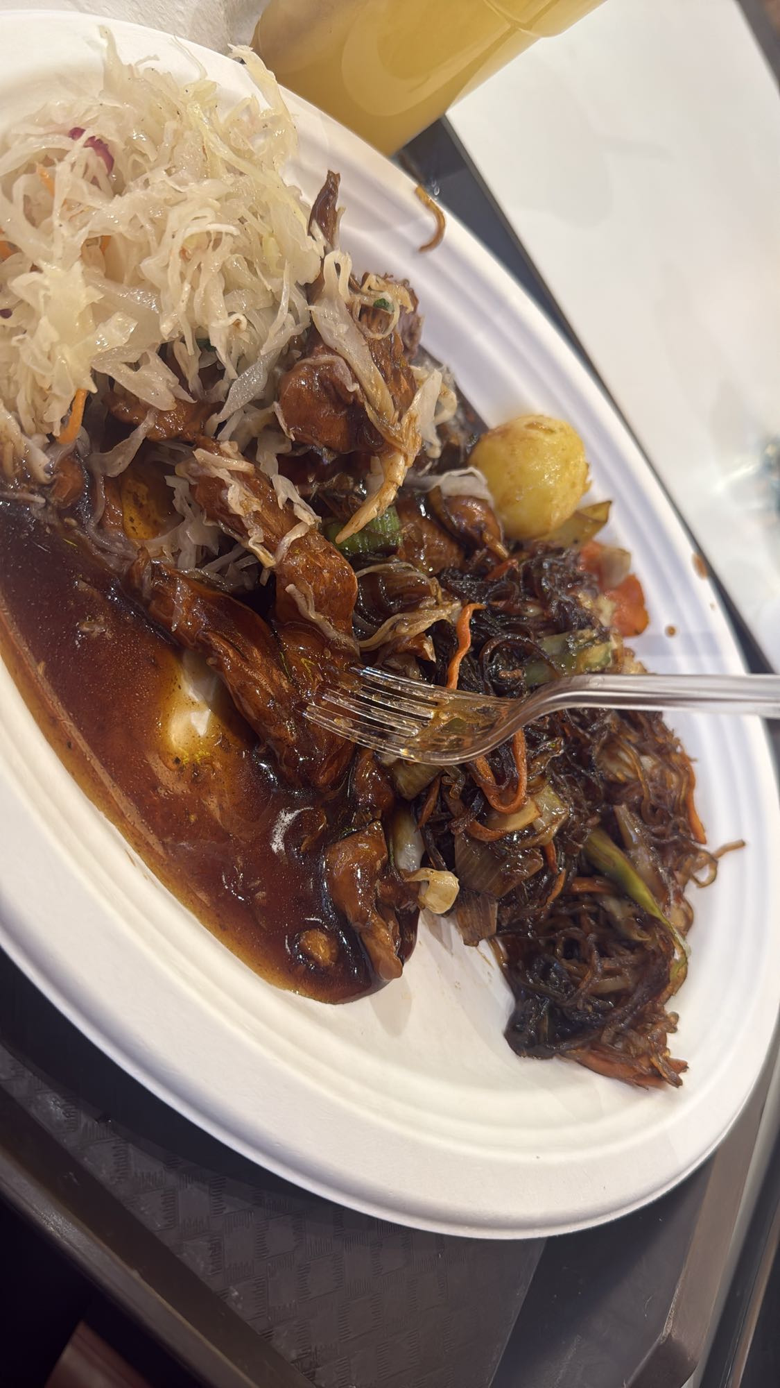 kurczak z warzywami i makaronem