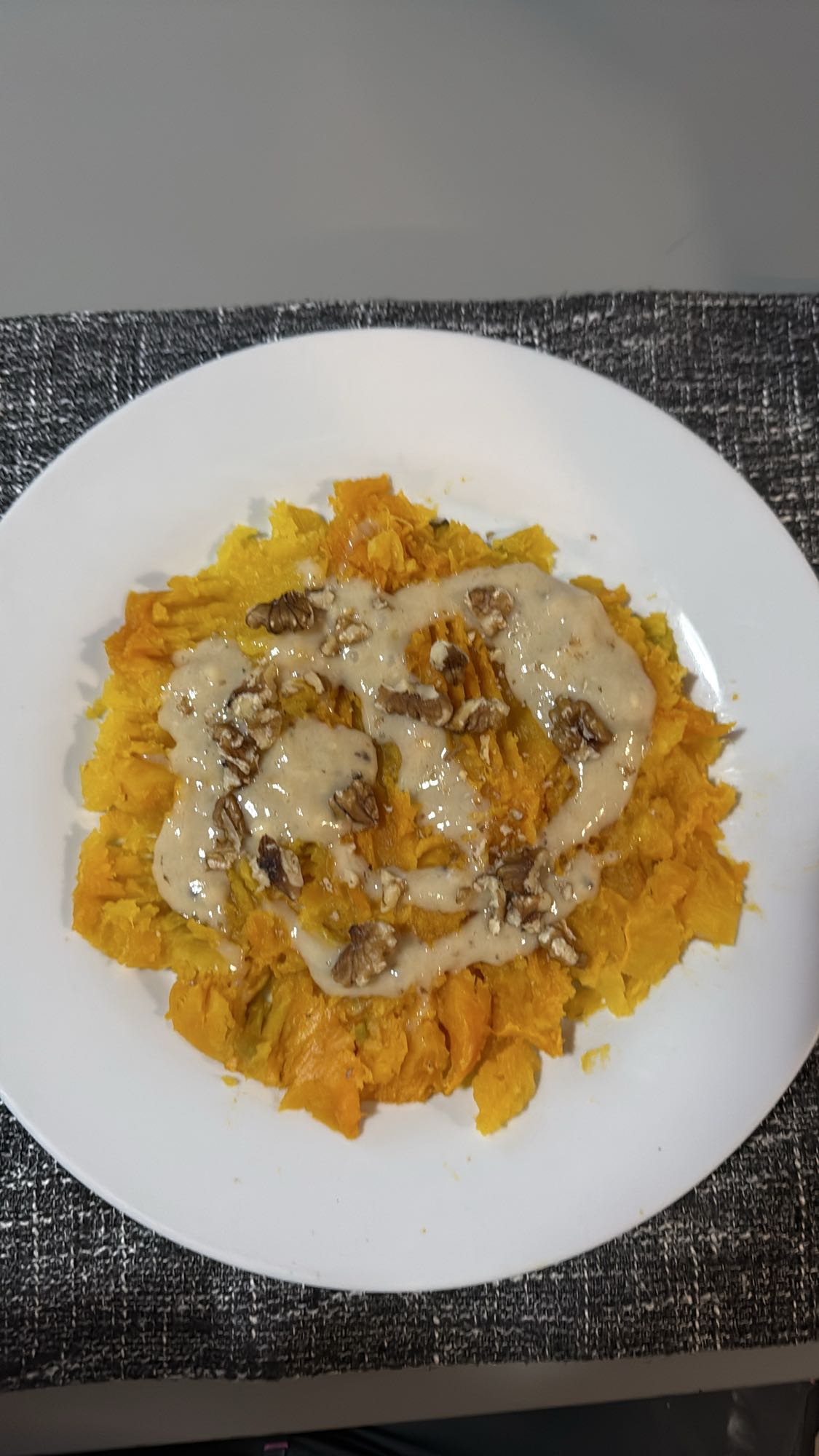 Dovleac cu tahini și nuci