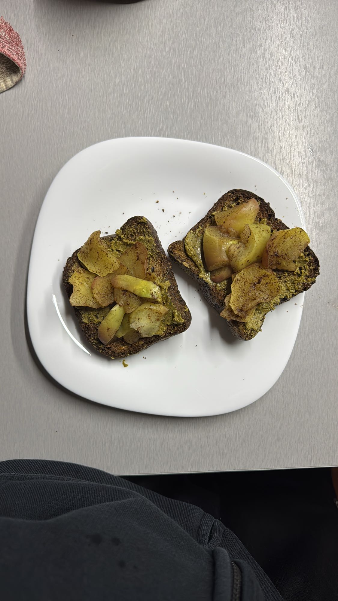 Tostadas con manzana y canela