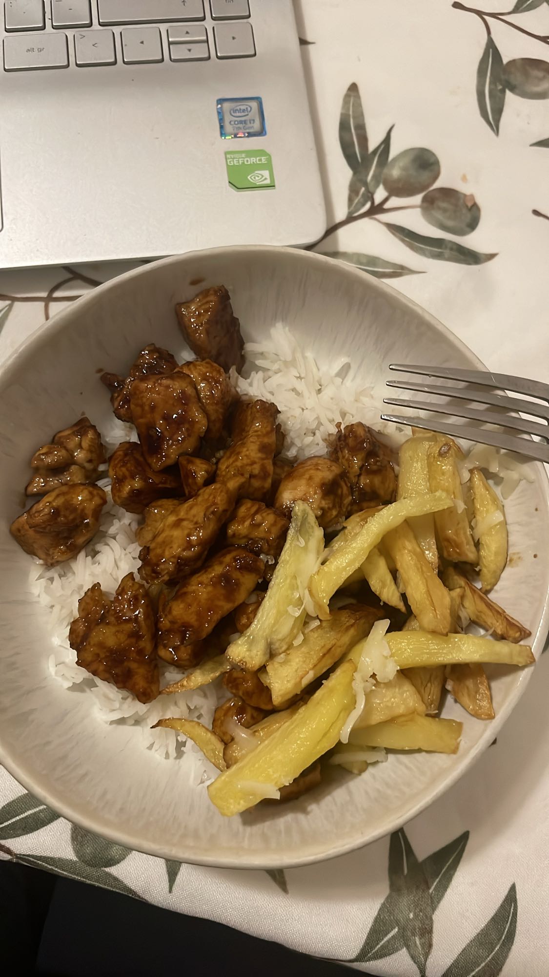 Pui cu orez și cartofi