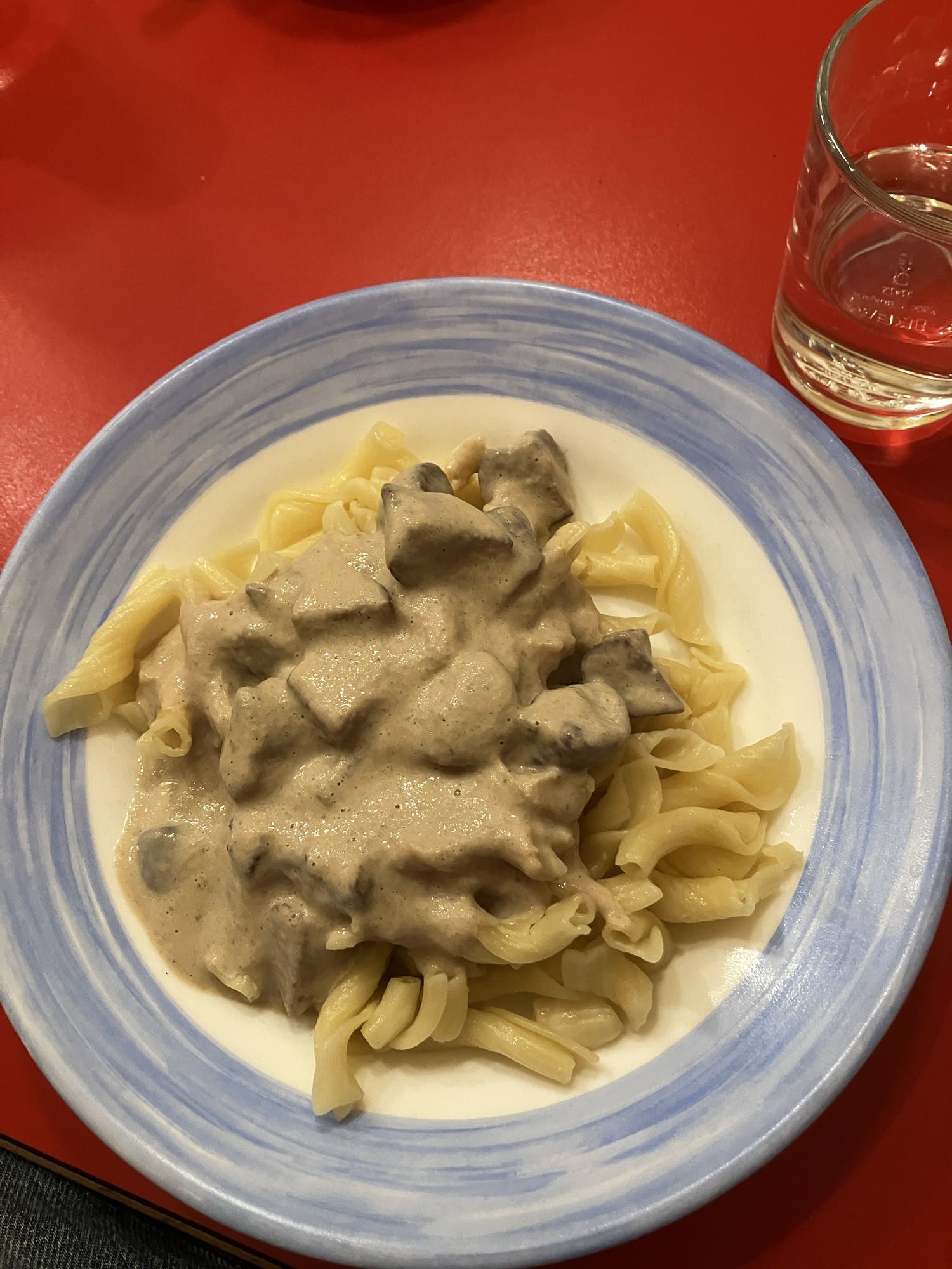 Macarrão com molho cremoso