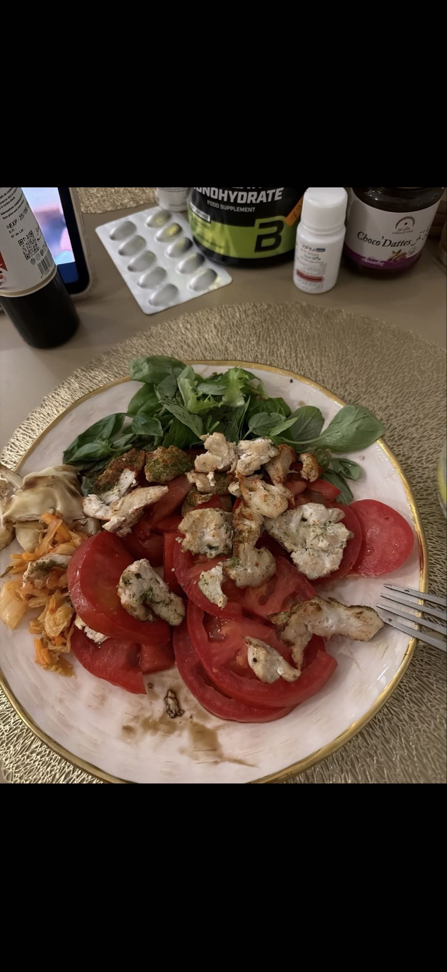 Куриный салат с томатами