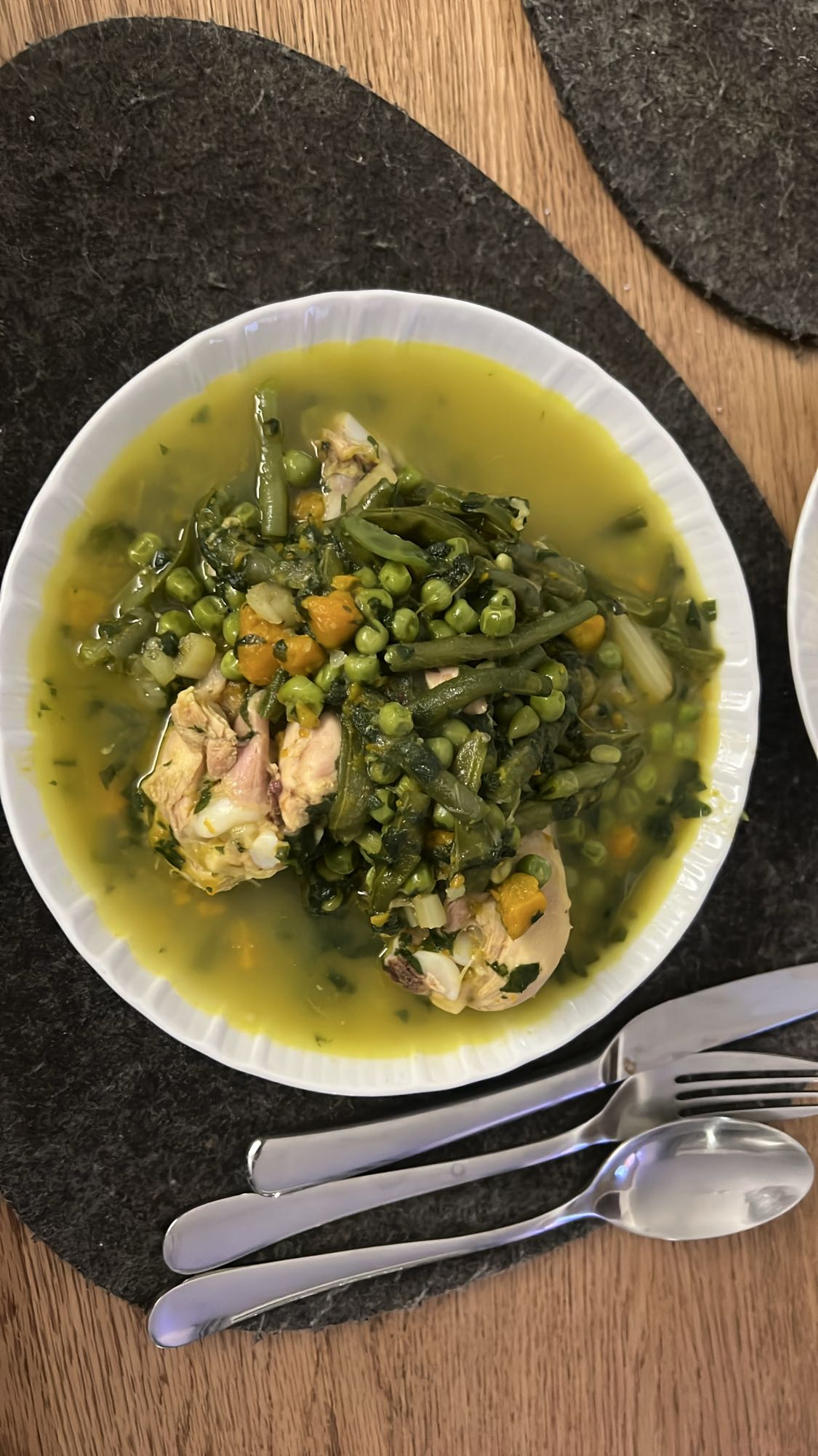 Tavuklu sebze çorbası