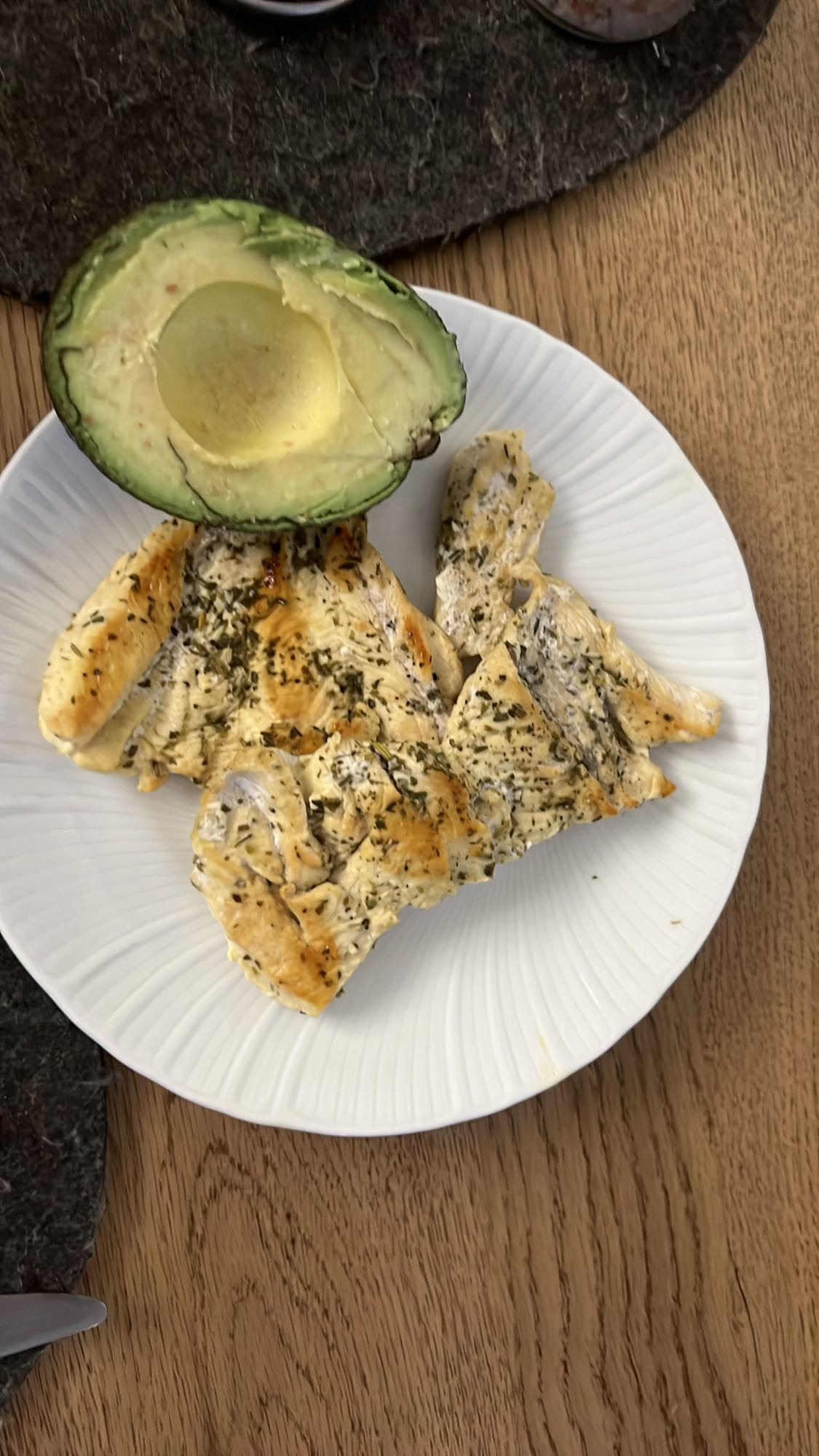 Tavuk ve Avokado Tabağı