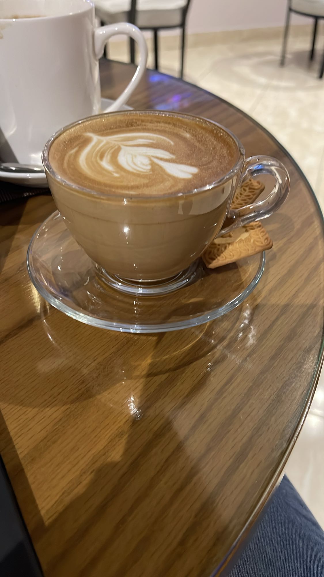 Latte with biscuits