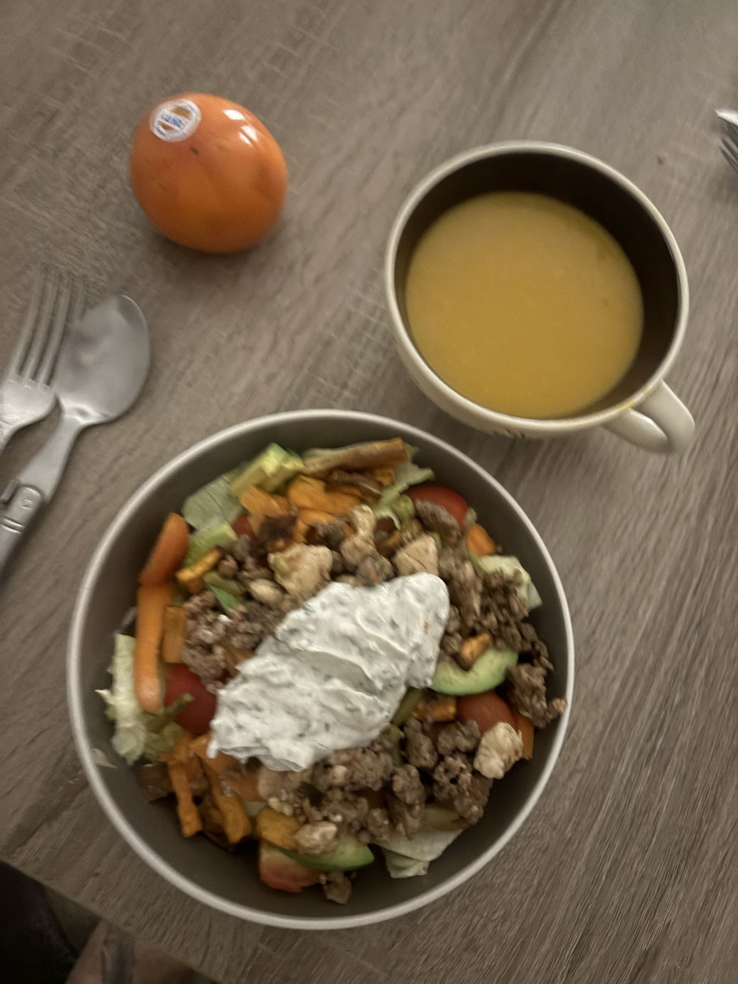 Salade de poulet et soupe