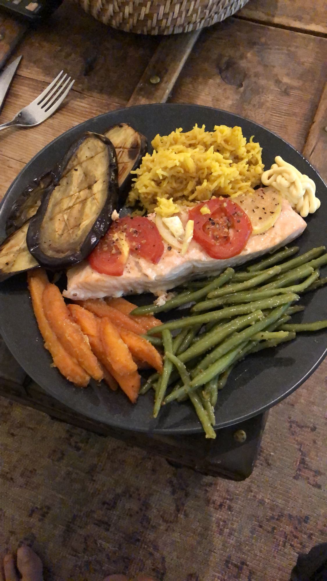 Saumon et légumes variés