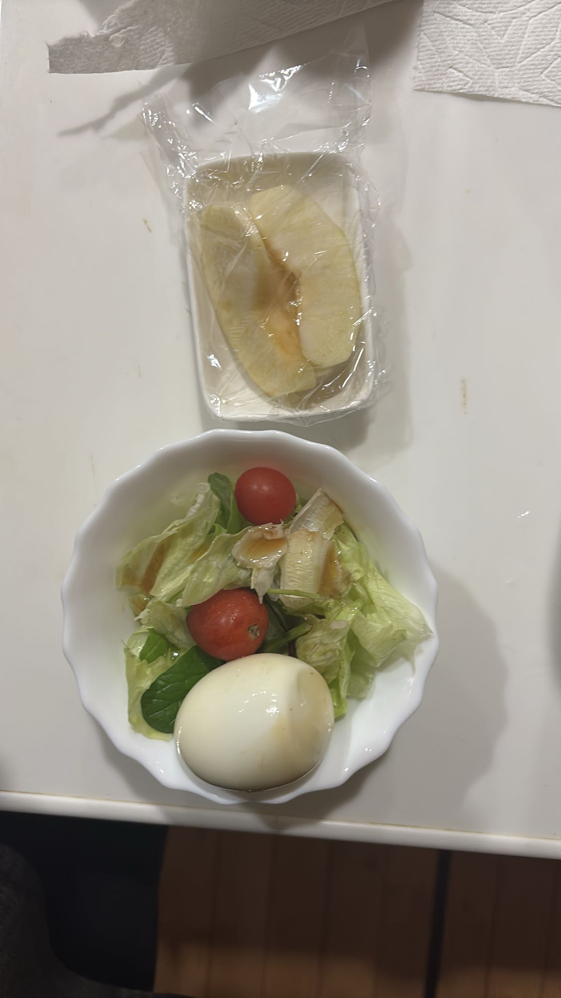ゆで卵とサラダの軽食