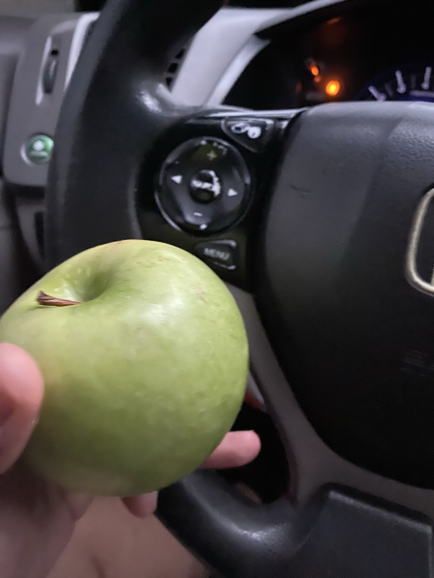 Manzana verde entera