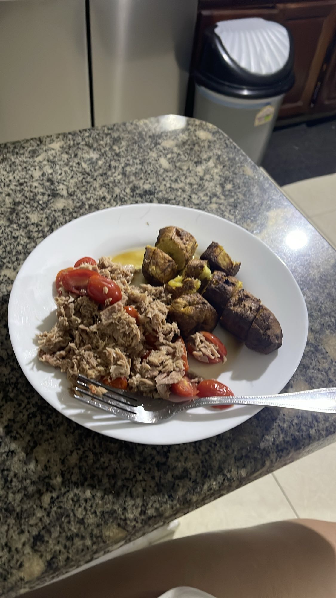 atún con plátano y tomate