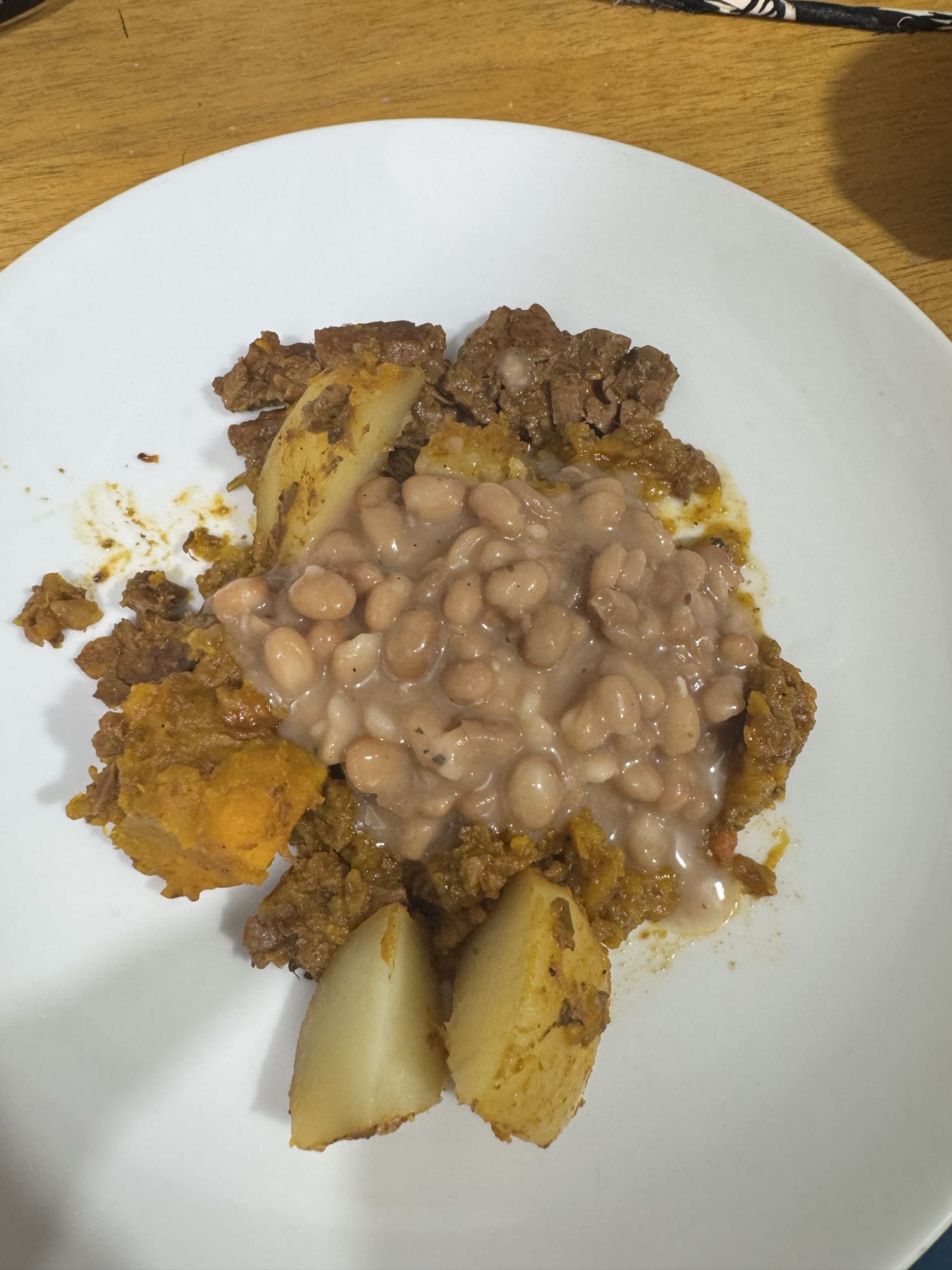 Carne, feijão e batata