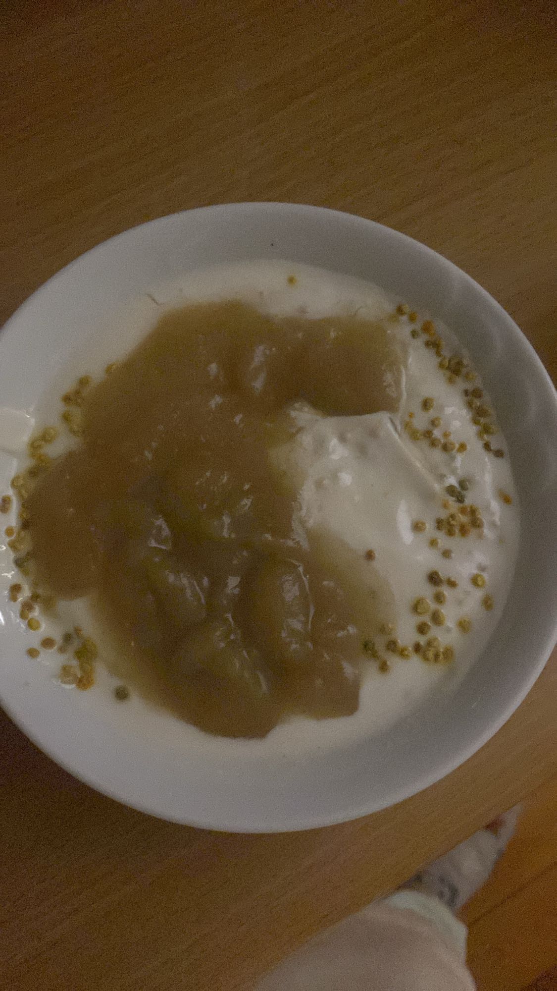 Jogurt z musem jabłkowym