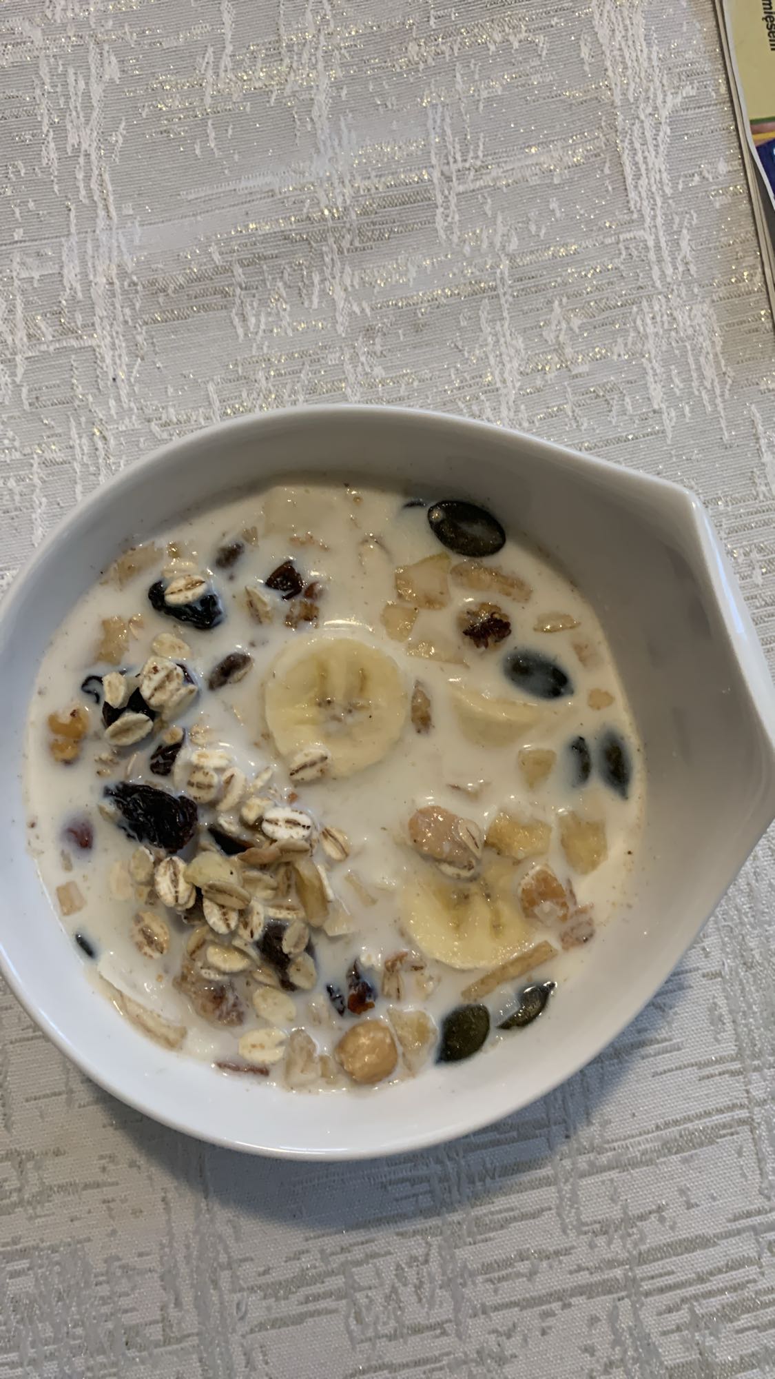 Owsianka z bananem i orzechami