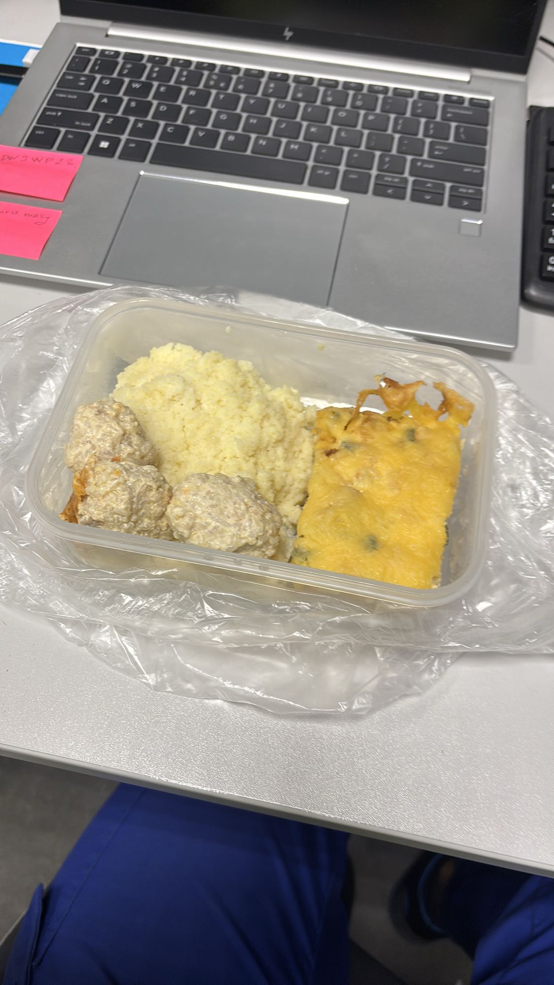 klopsiki z kaszą i zapiekanką