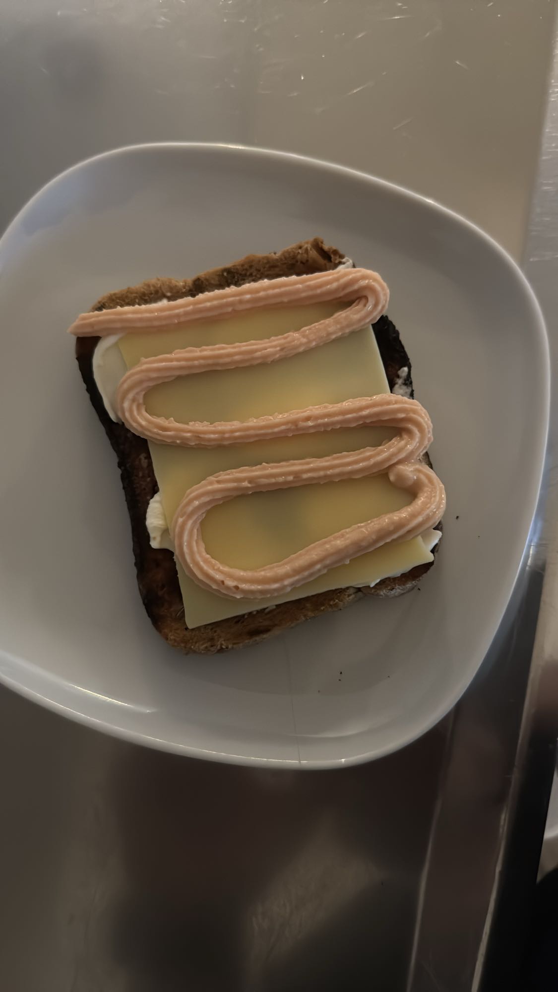 Rågbröd med ost & kaviar