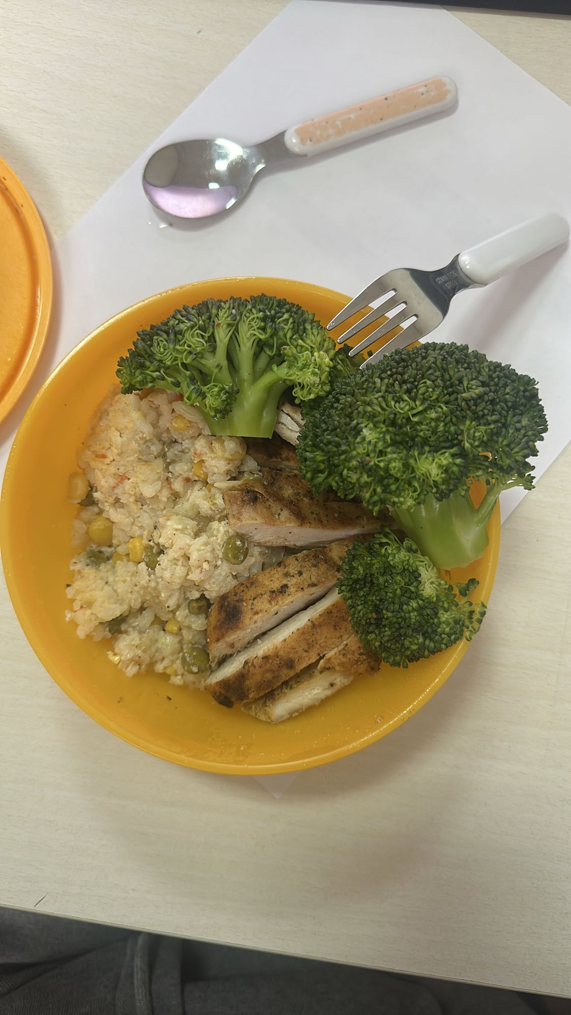 Курица с рисом и брокколи