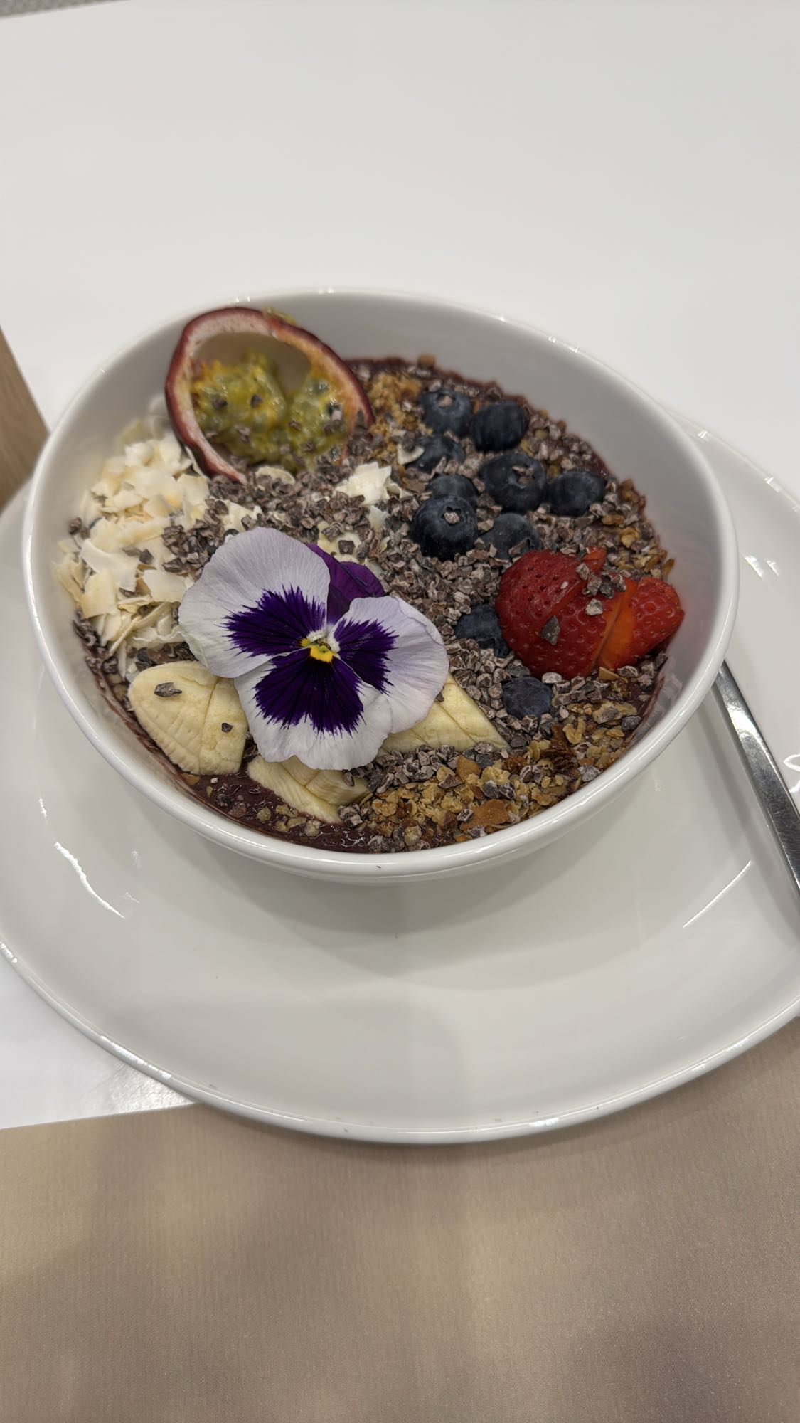 tazón de açaí con frutas