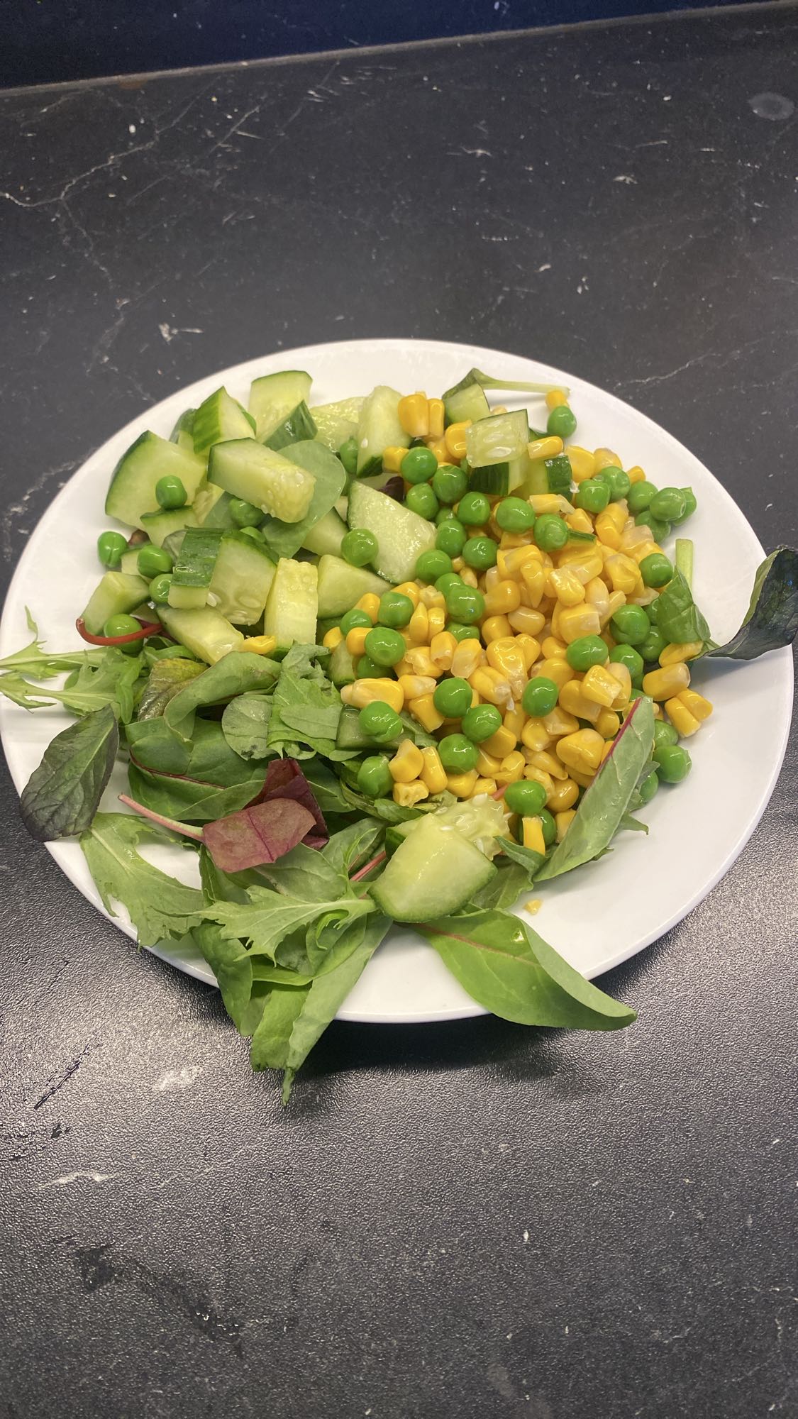 Grönsallad med majs