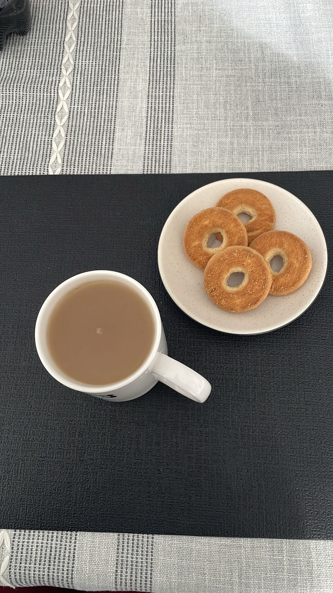 Çay ve bisküvi tabağı