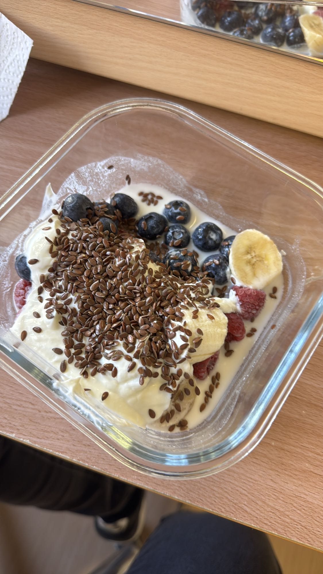 Yoghurt mit Obst & Leinsamen