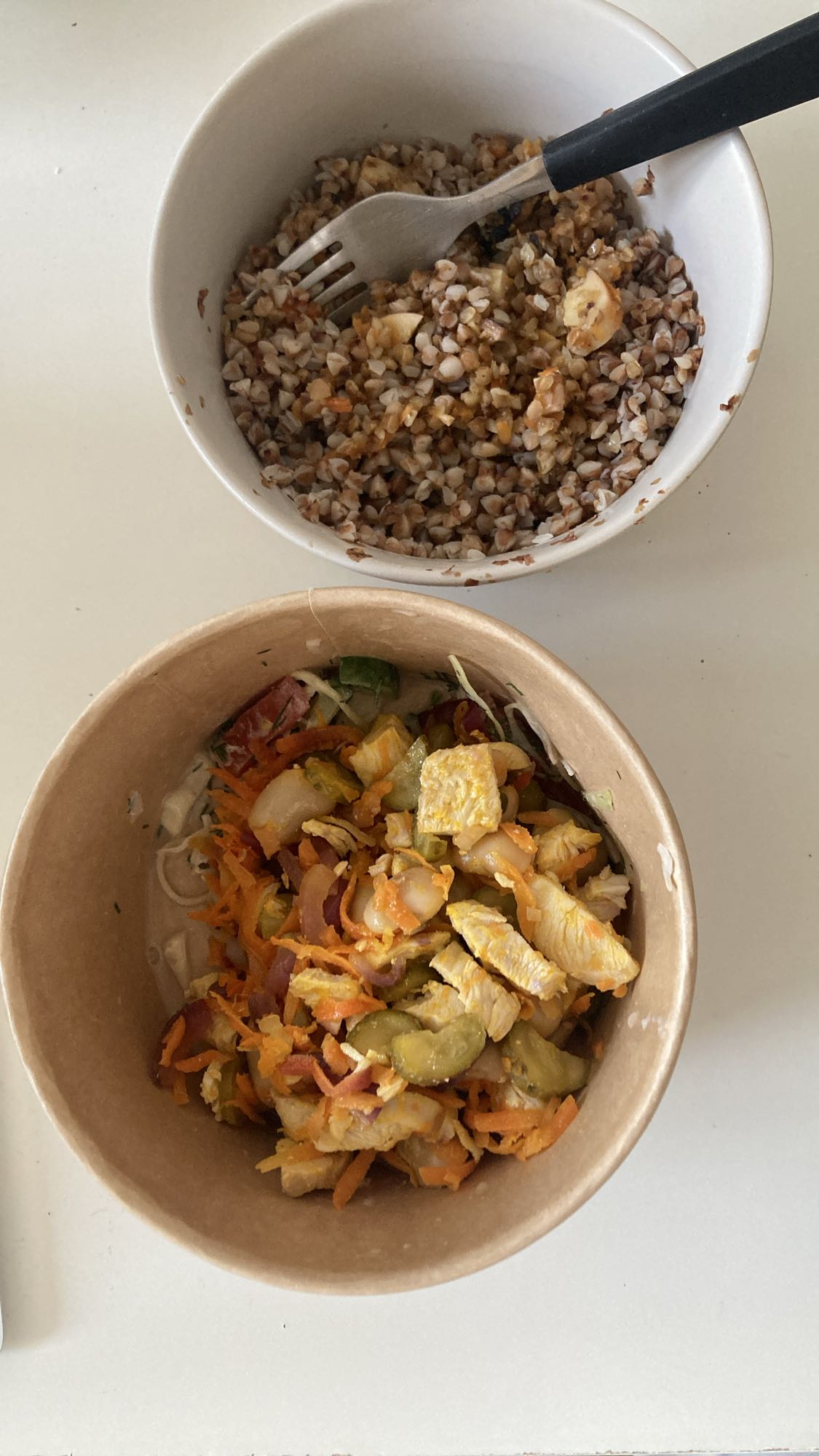 гречка с салатом и курицей