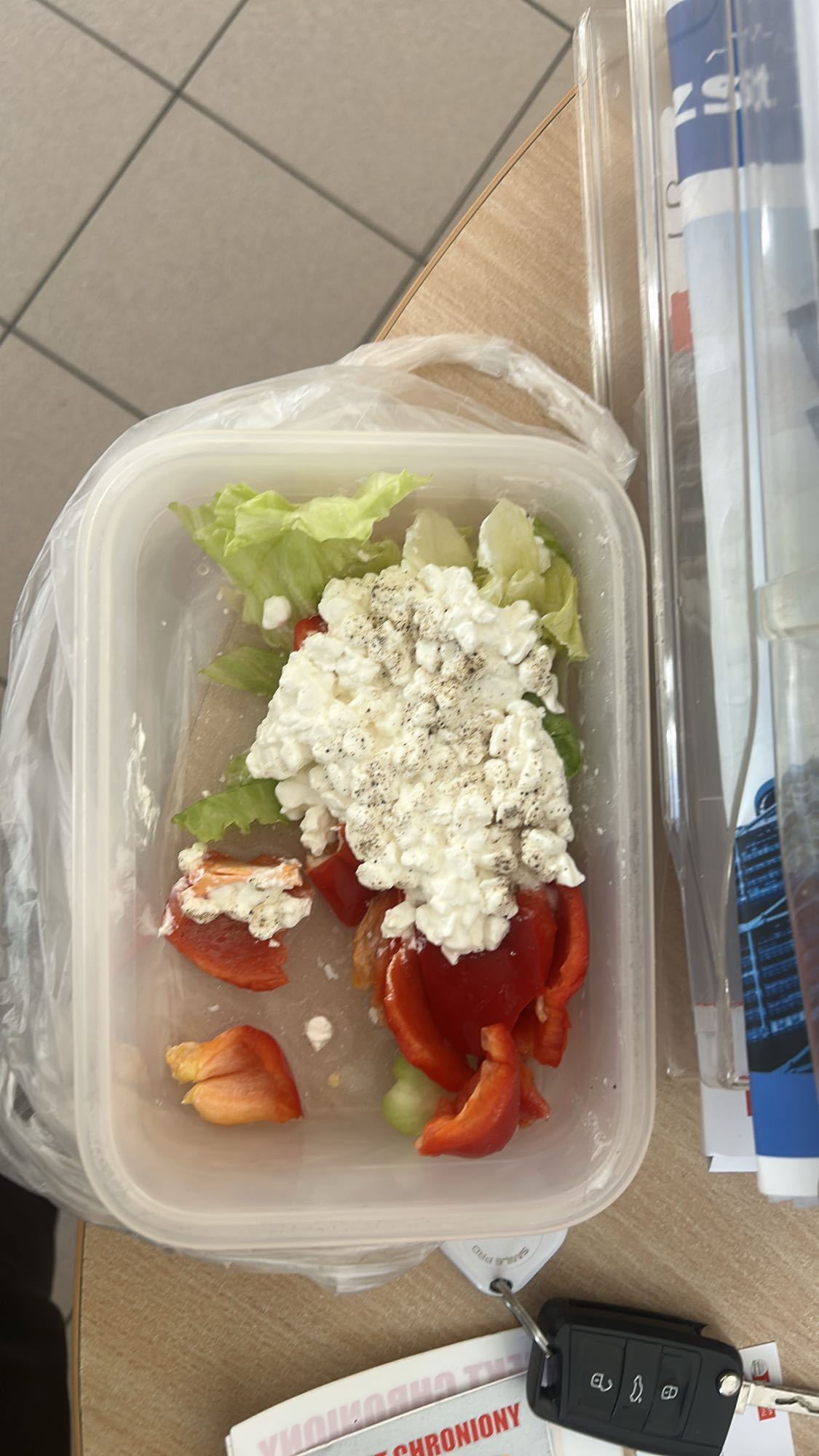 Sałatka z twarogiem i papryką