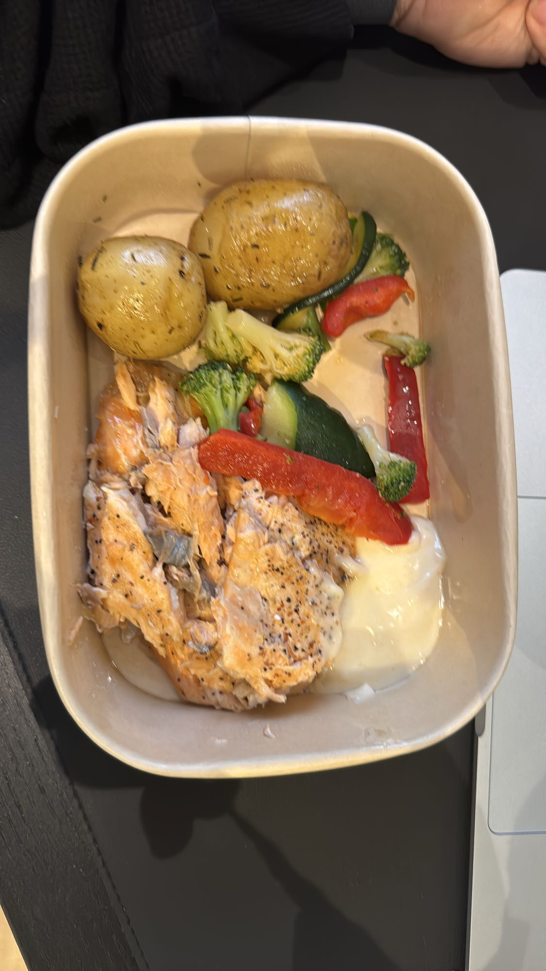 Lax med potatis och grönsaker