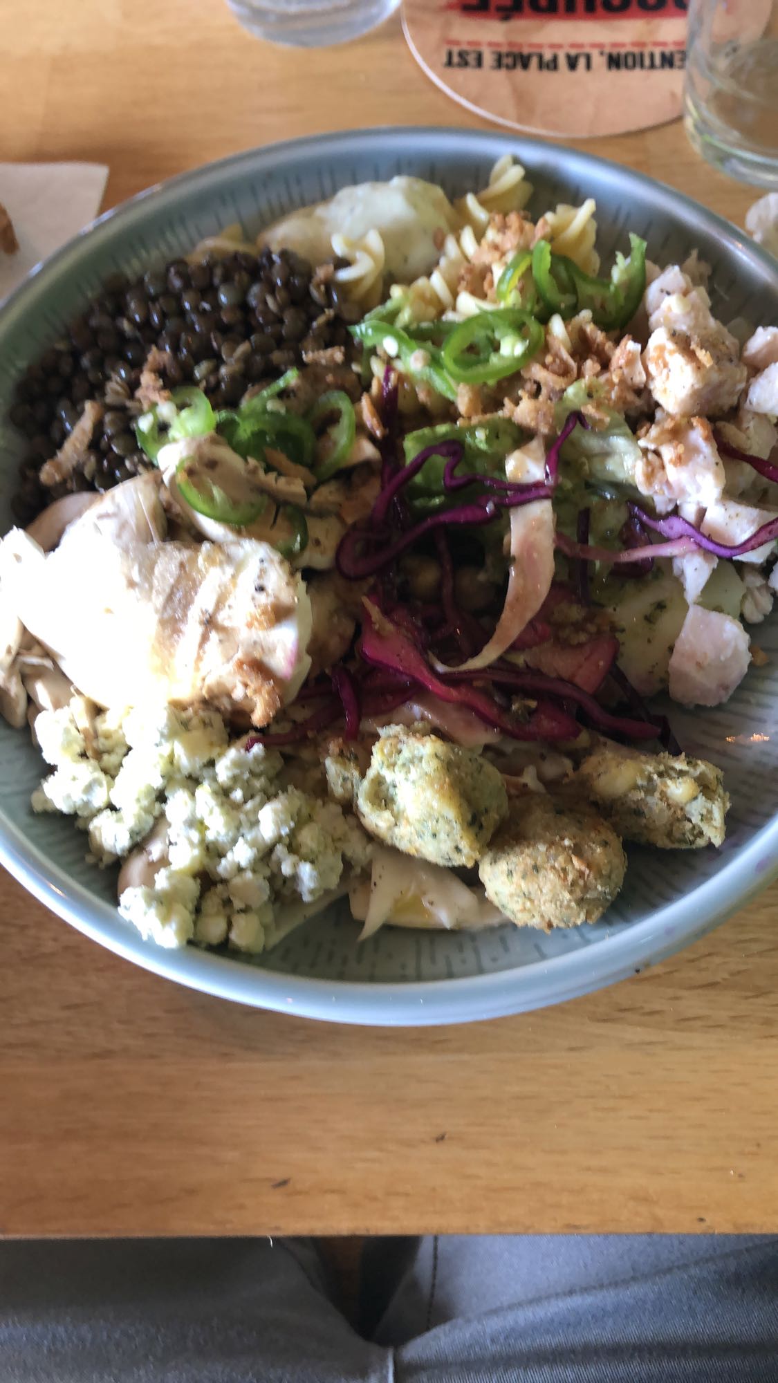 Bol de poulet et légumes