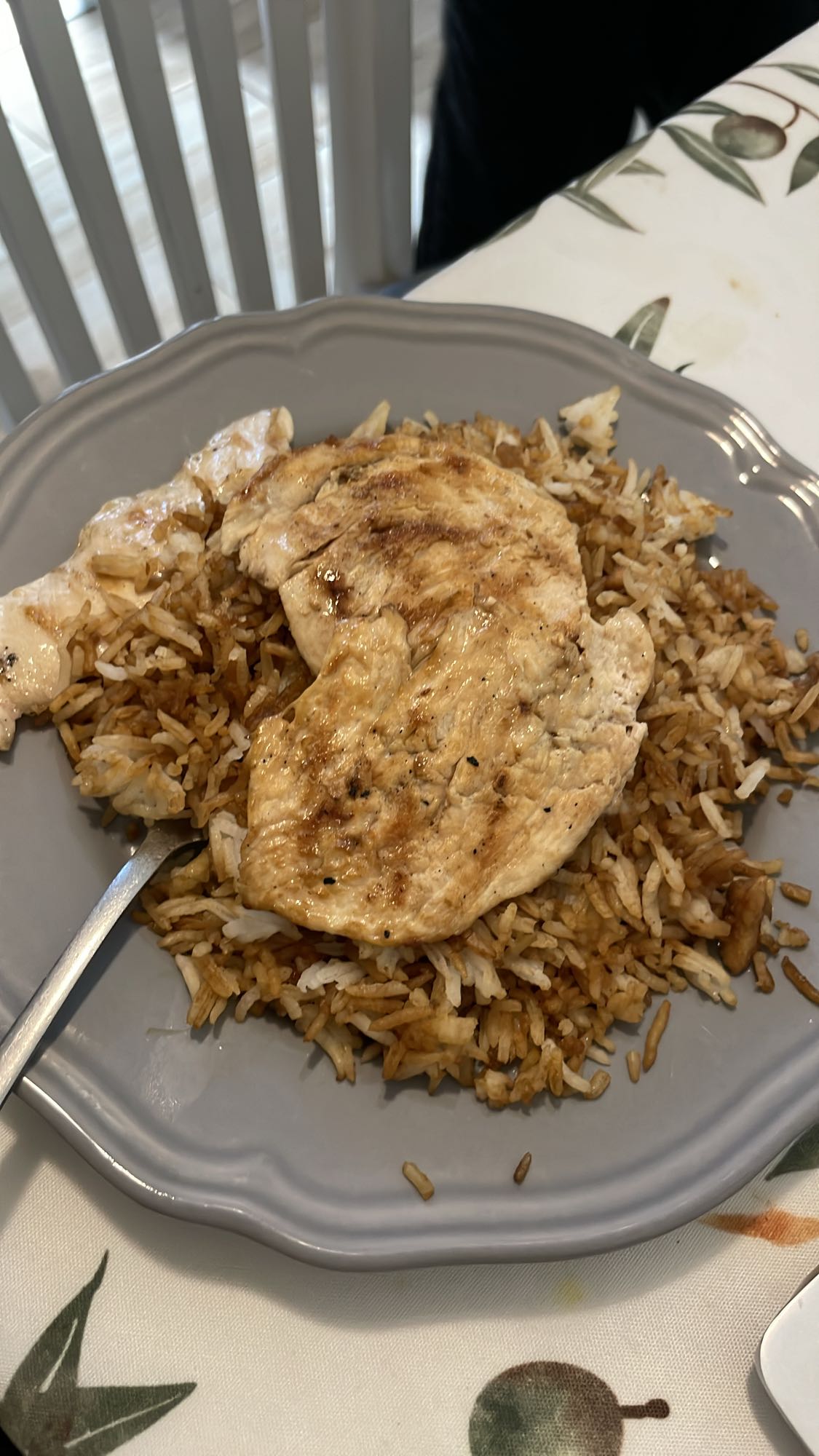 Orez cu piept de pui la grătar