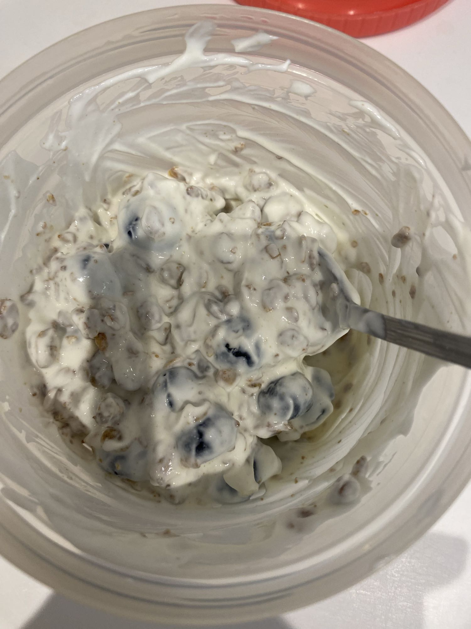 yogur con arándanos y granola