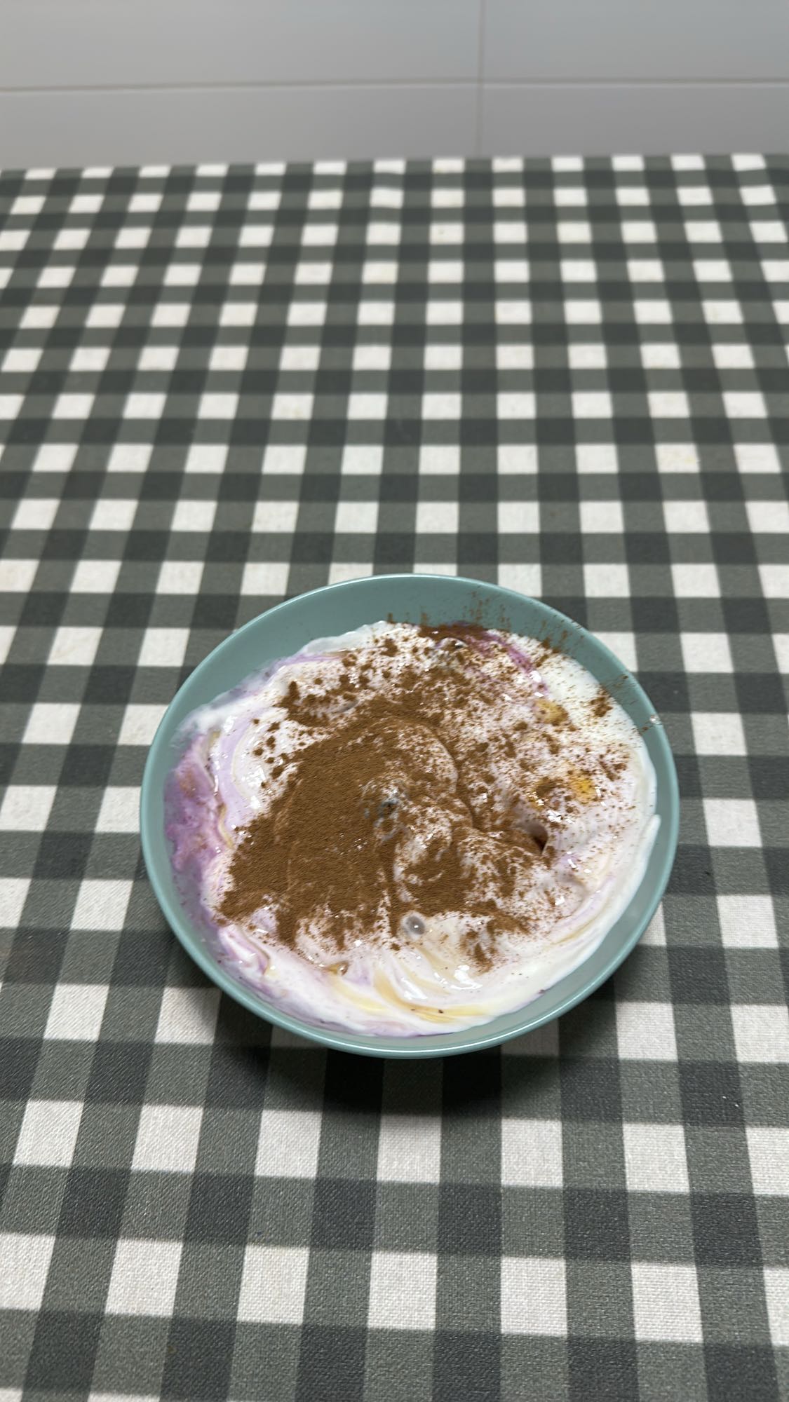 yogur con frutas y canela