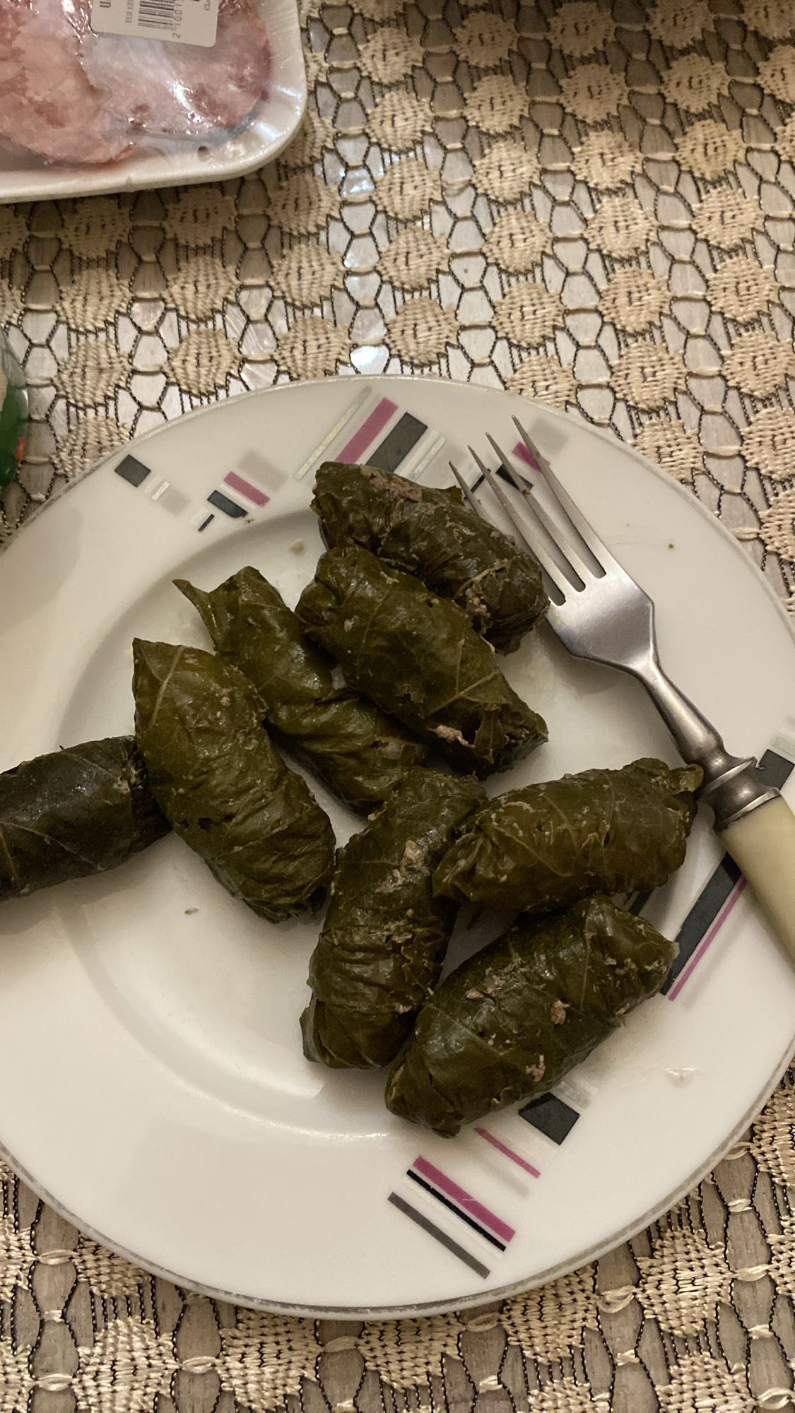 долма в виноградных листьях