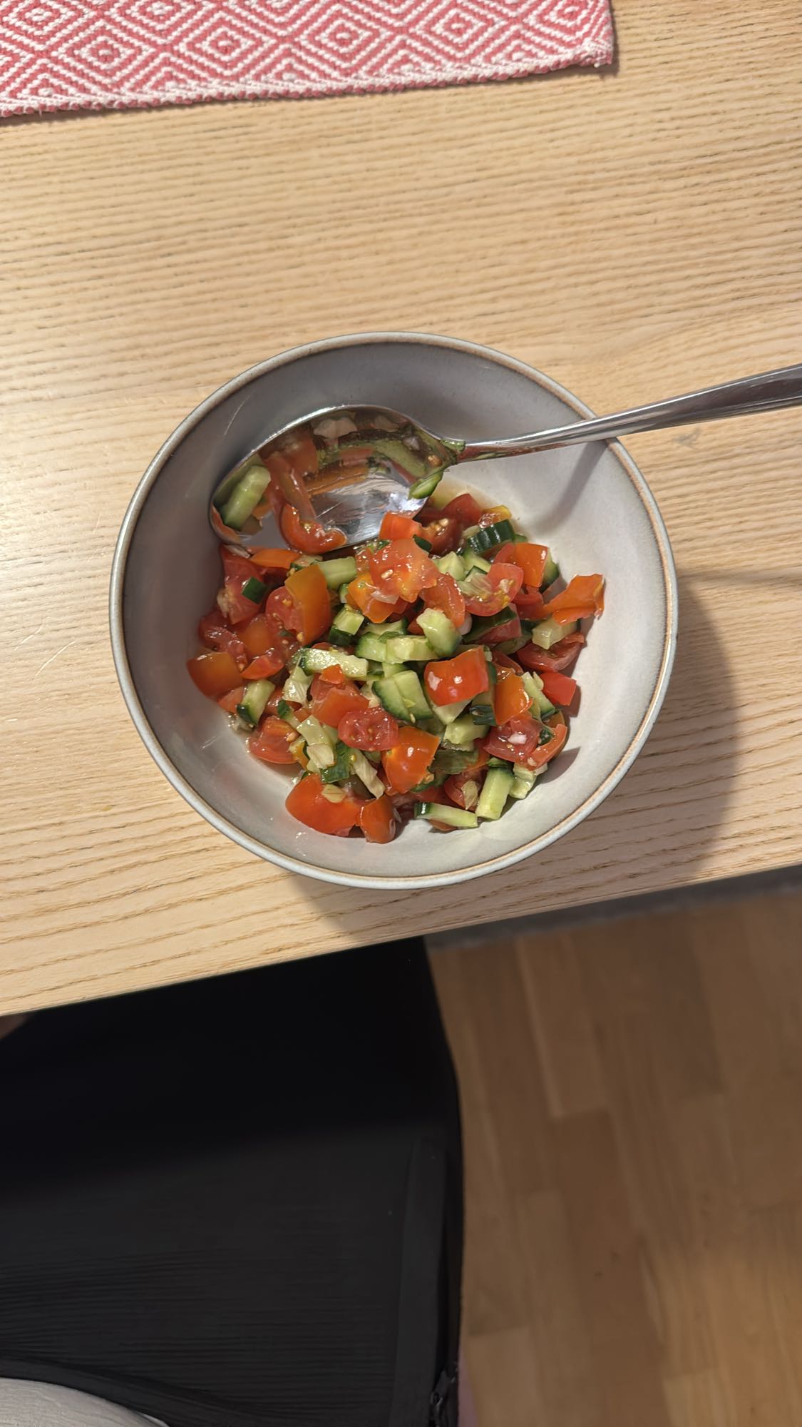 Tomat- och gurksallad