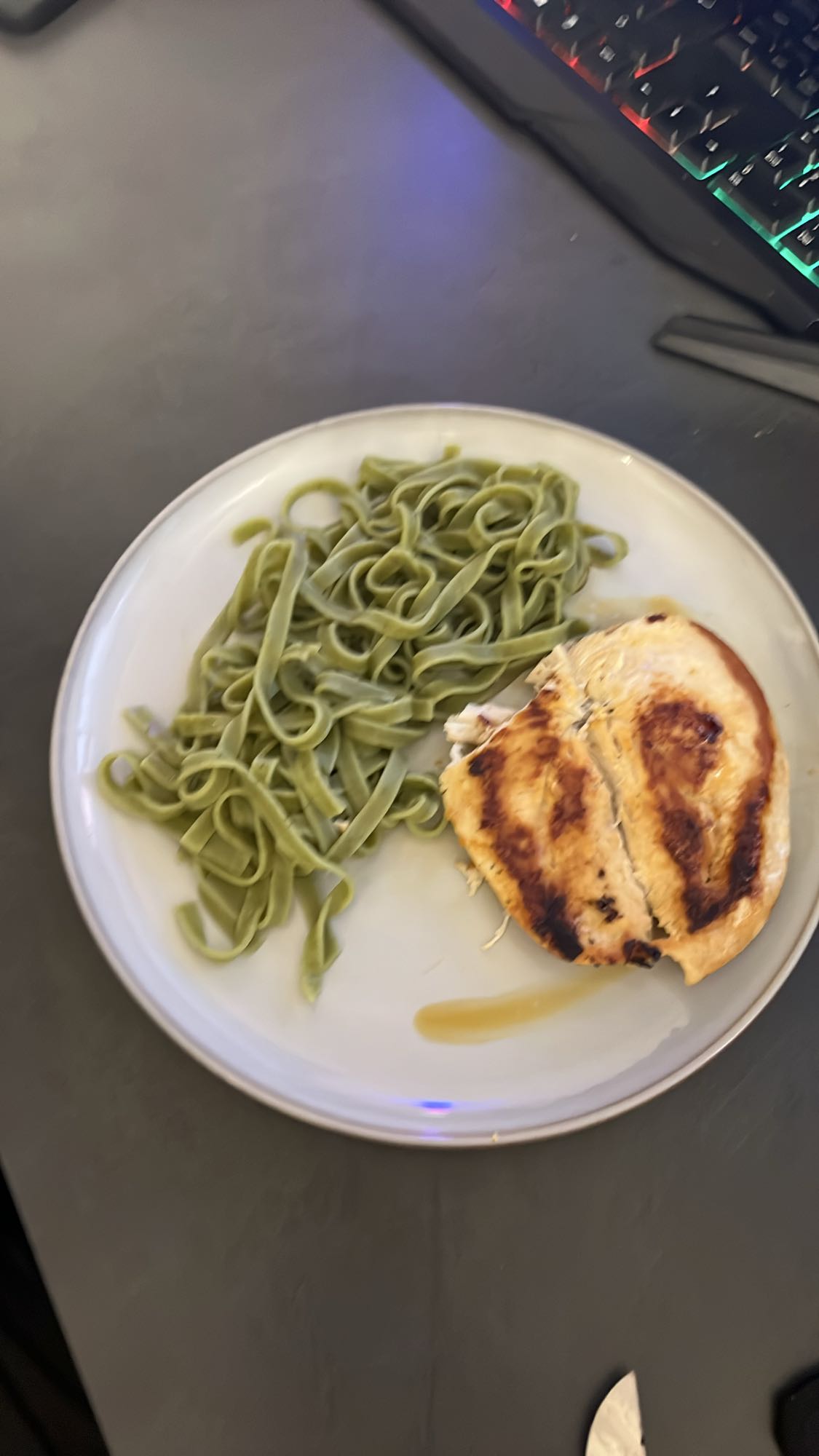 Kipfilet met spinaziepasta