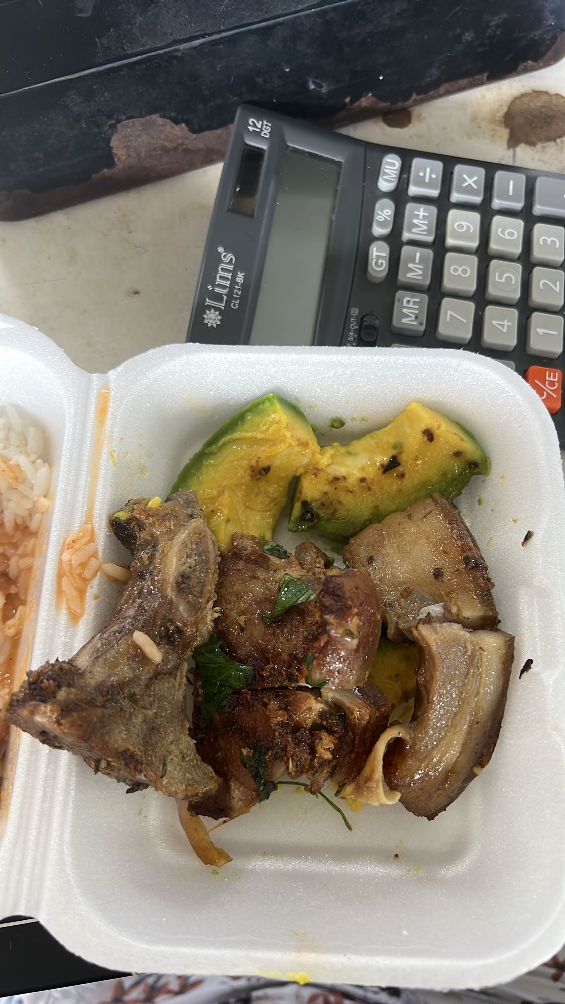 Costillas con aguacate