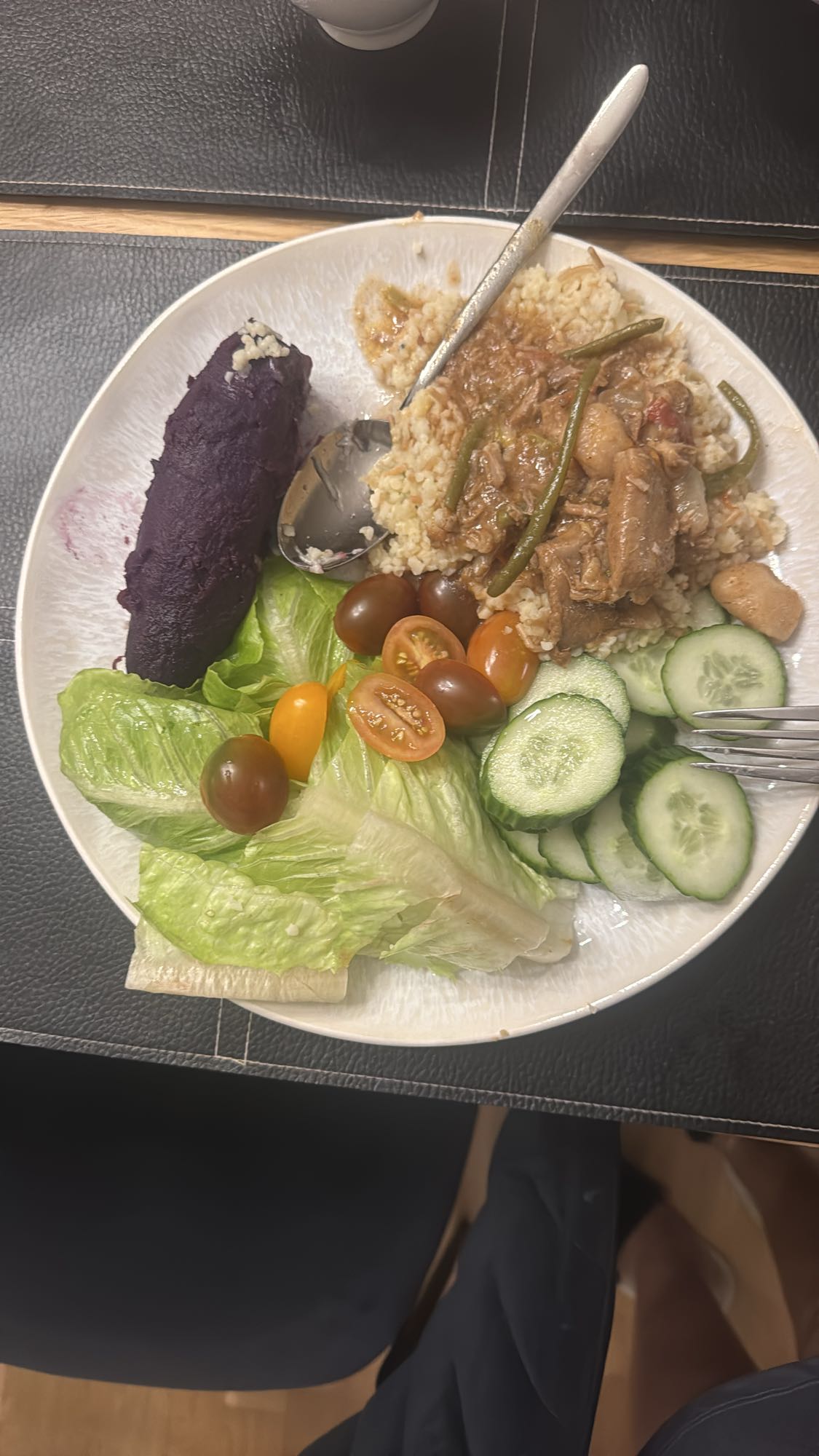 Kycklinggryta med sallad