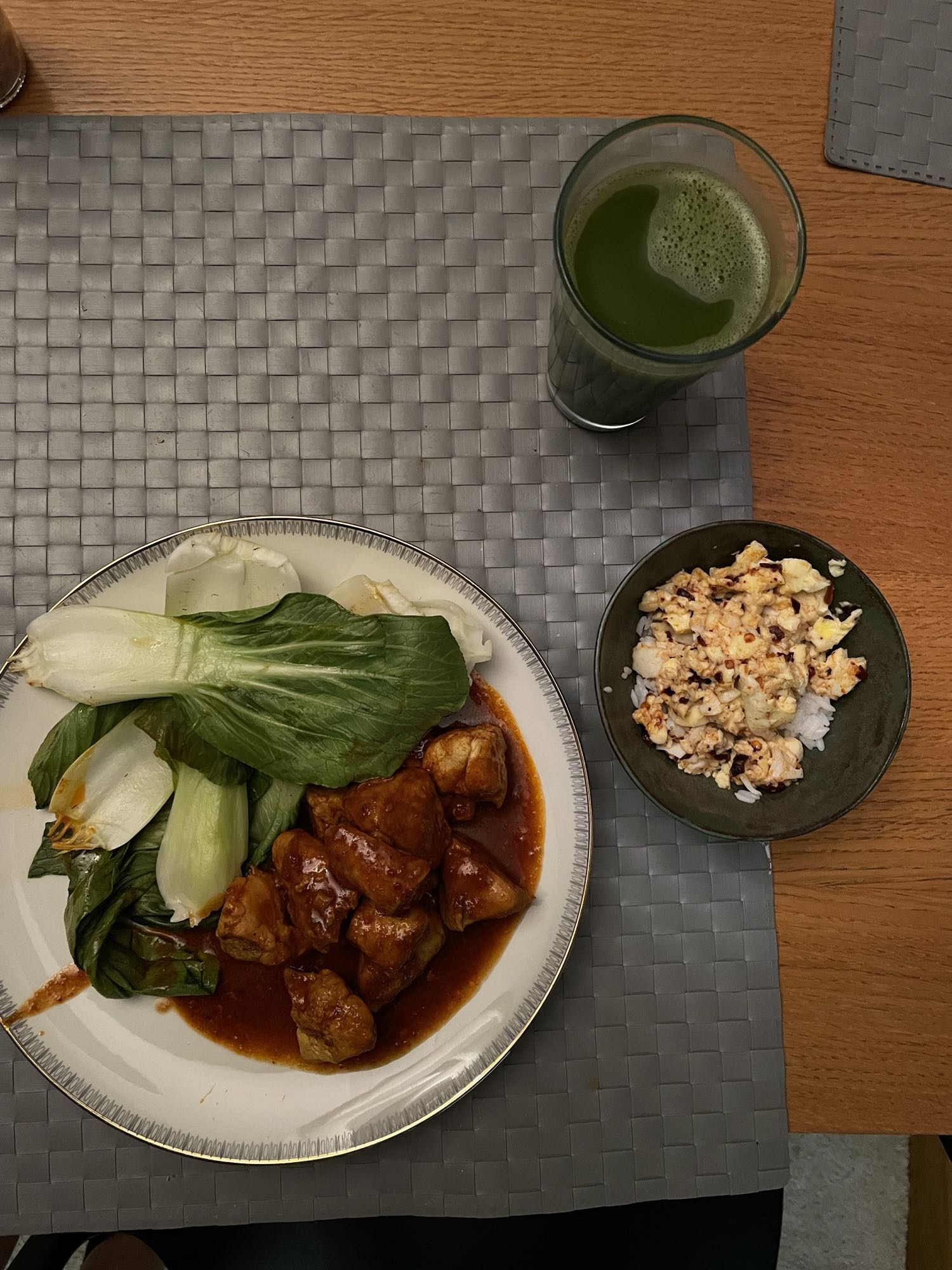 Kurczak z bok choy i ryżem