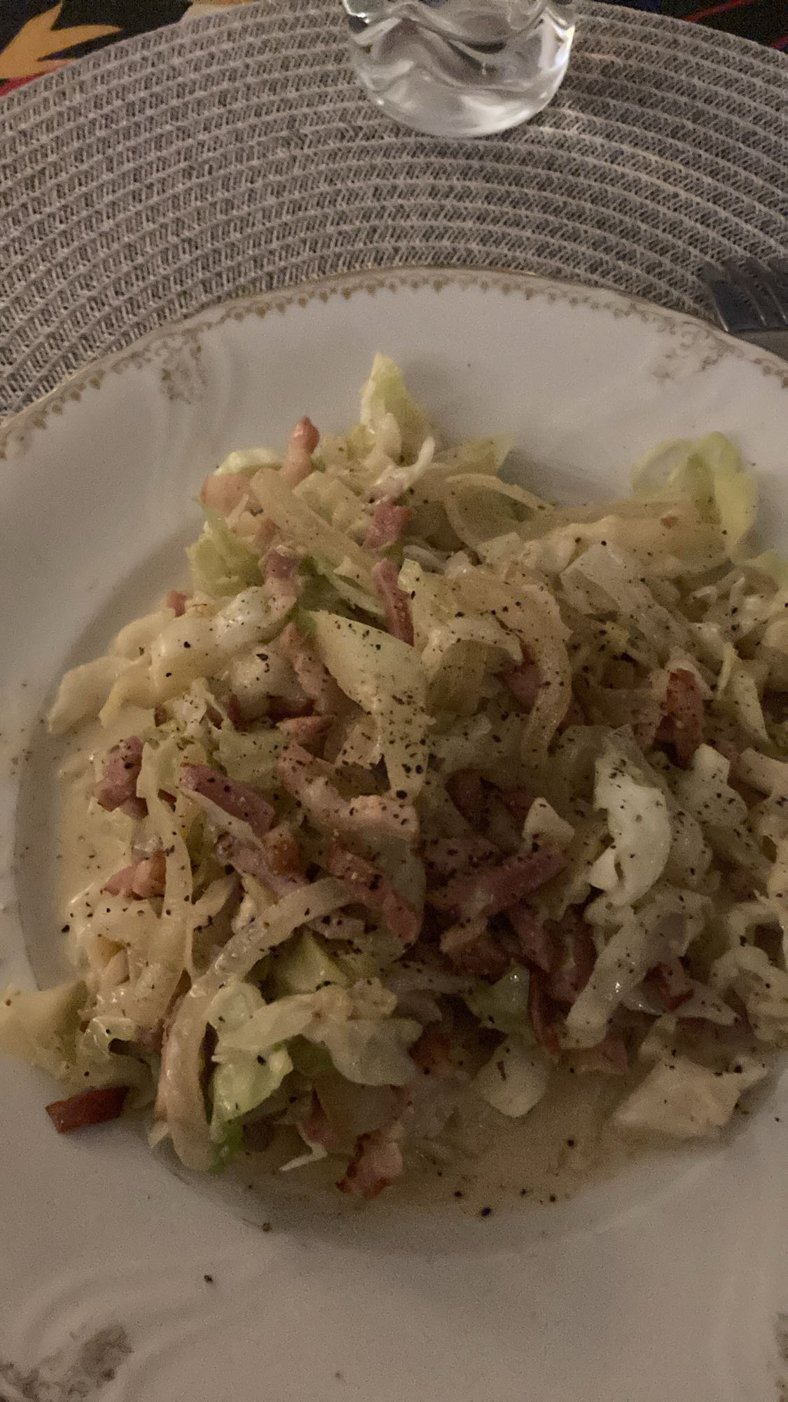 Gräddig kål med bacon