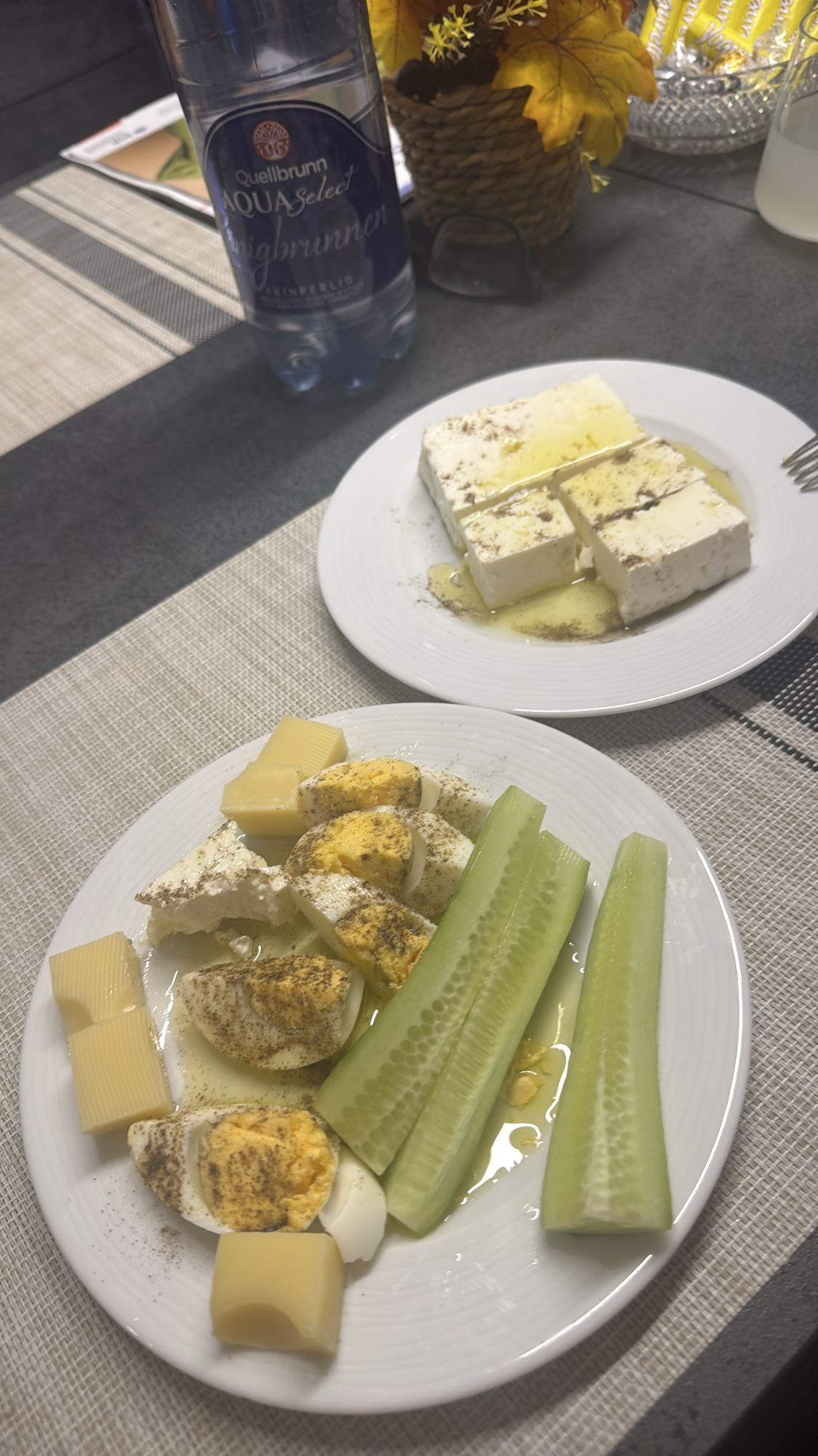 Eier-Käse-Gurken Teller