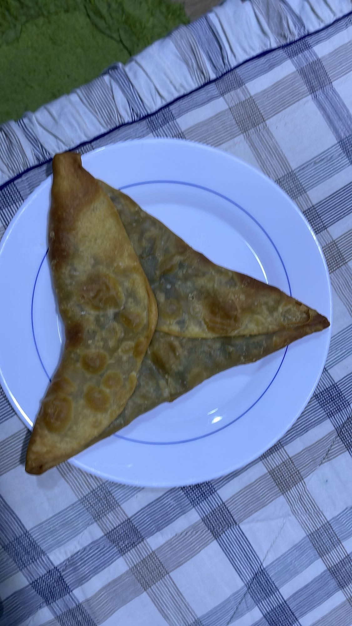 Fried stuffed pastry