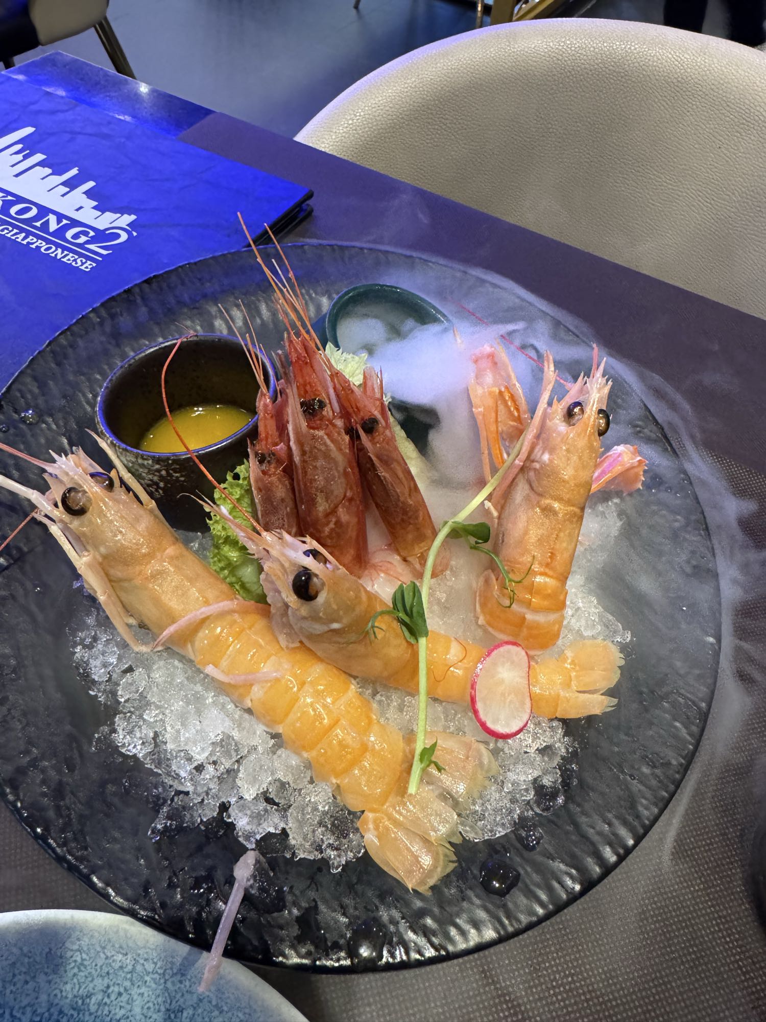 Gamberi crudi su ghiaccio