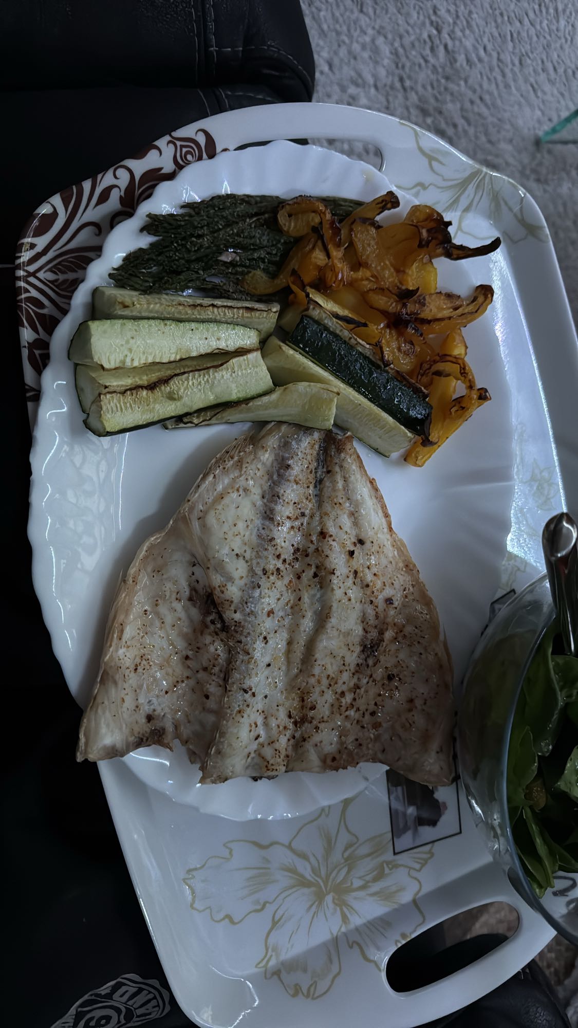 Pescado con verduras asadas