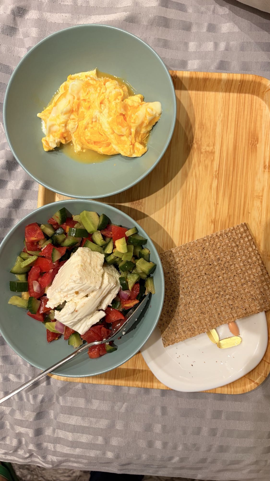 Eggs, salad & crispbread