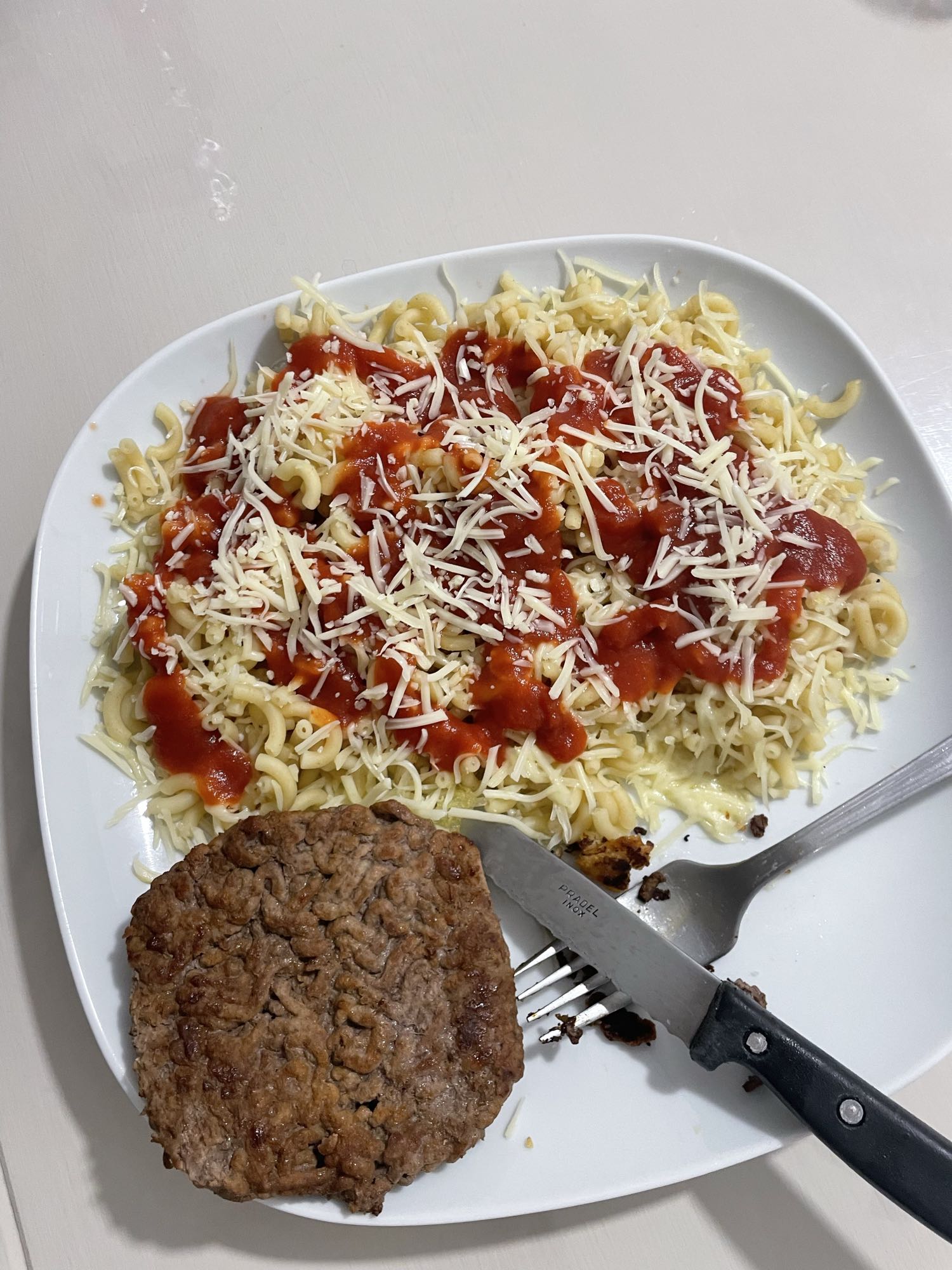 Pâtes sauce tomate steak